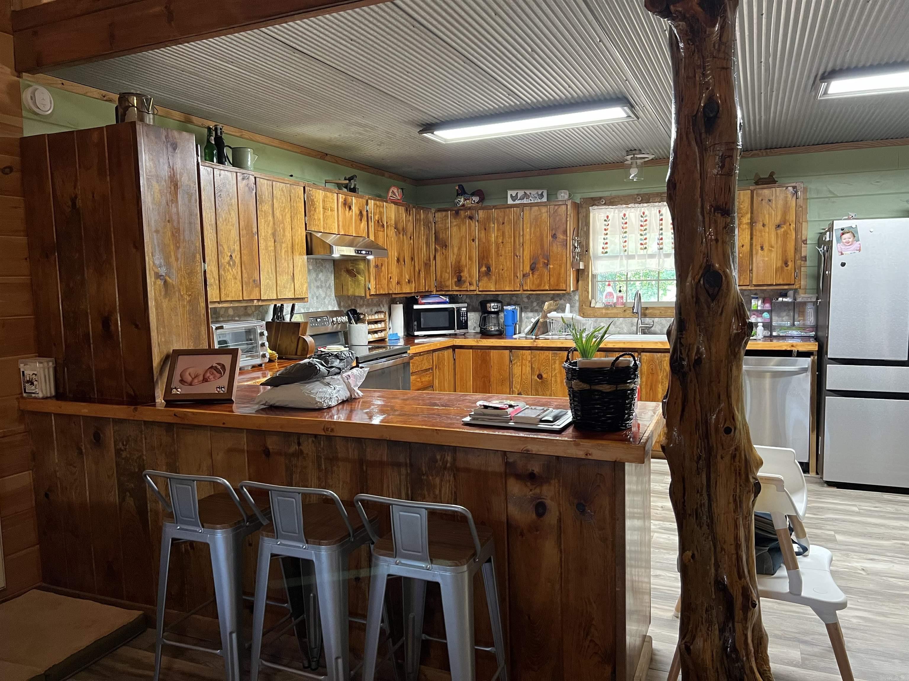 105 Old River  Newark, AR