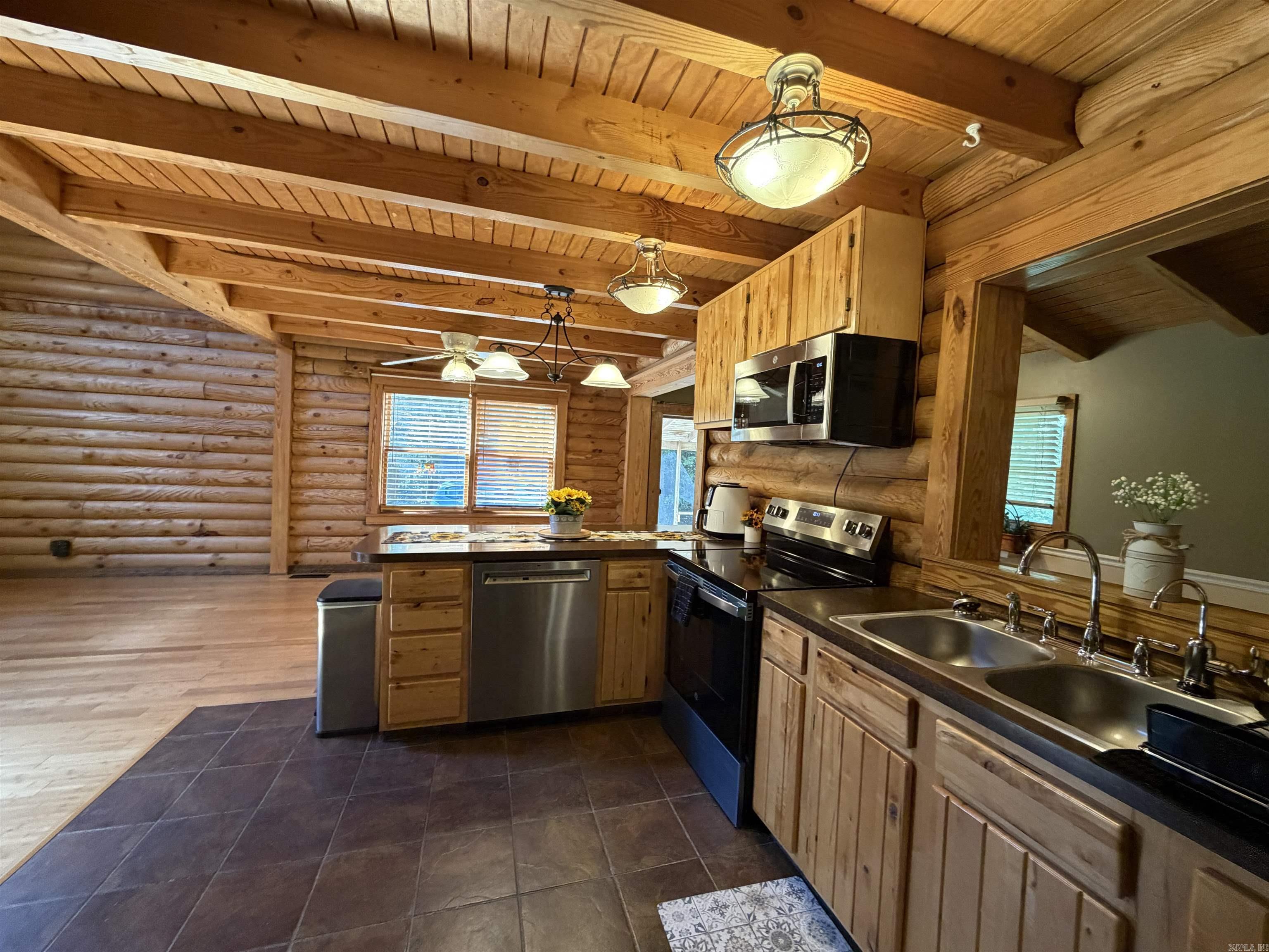 71 Gilbreath Road  Ash Flat, AR