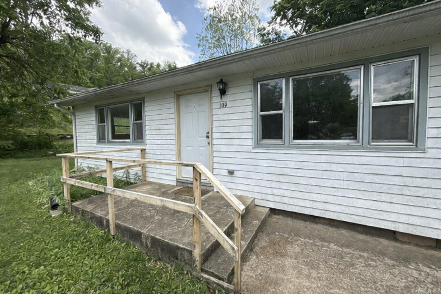 109 College St  Van Buren, MO