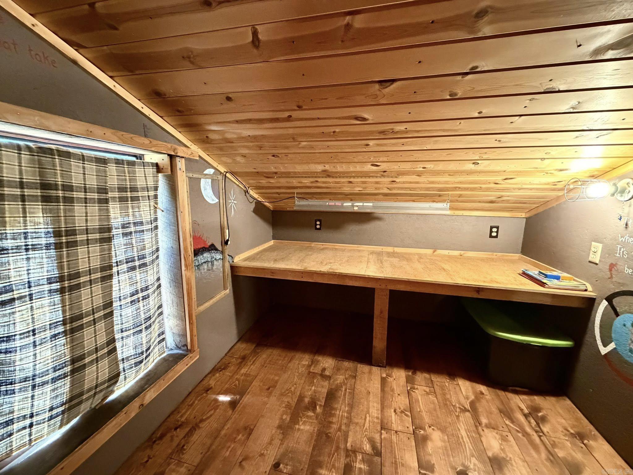 6356 Sunny Fox Rd.  Mountain View, AR