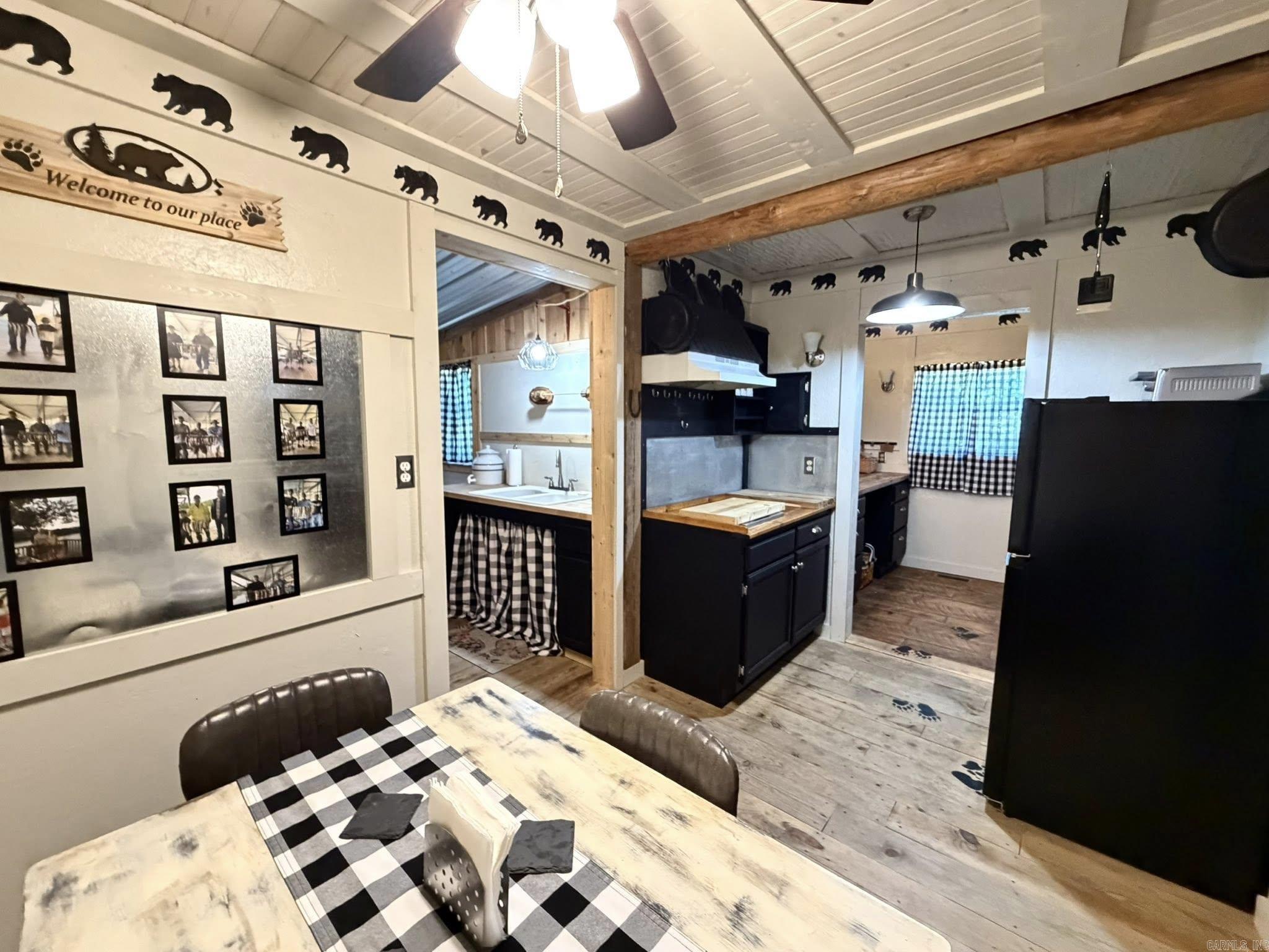 6356 Sunny Fox Rd.  Mountain View, AR