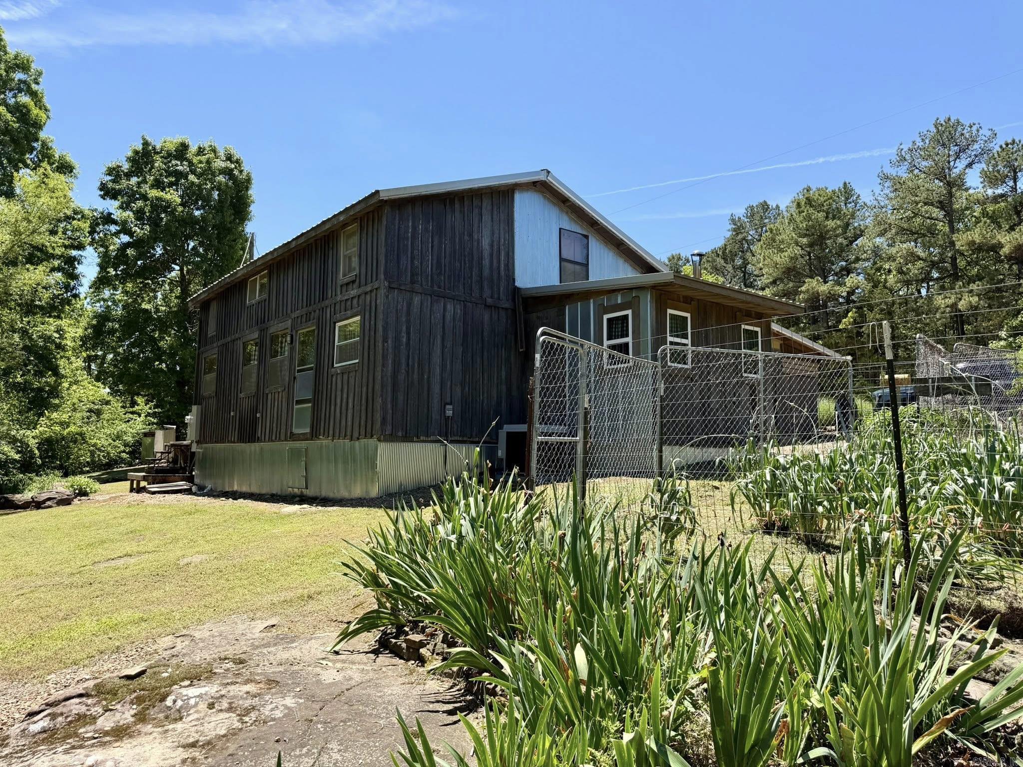 6356 Sunny Fox Rd.  Mountain View, AR