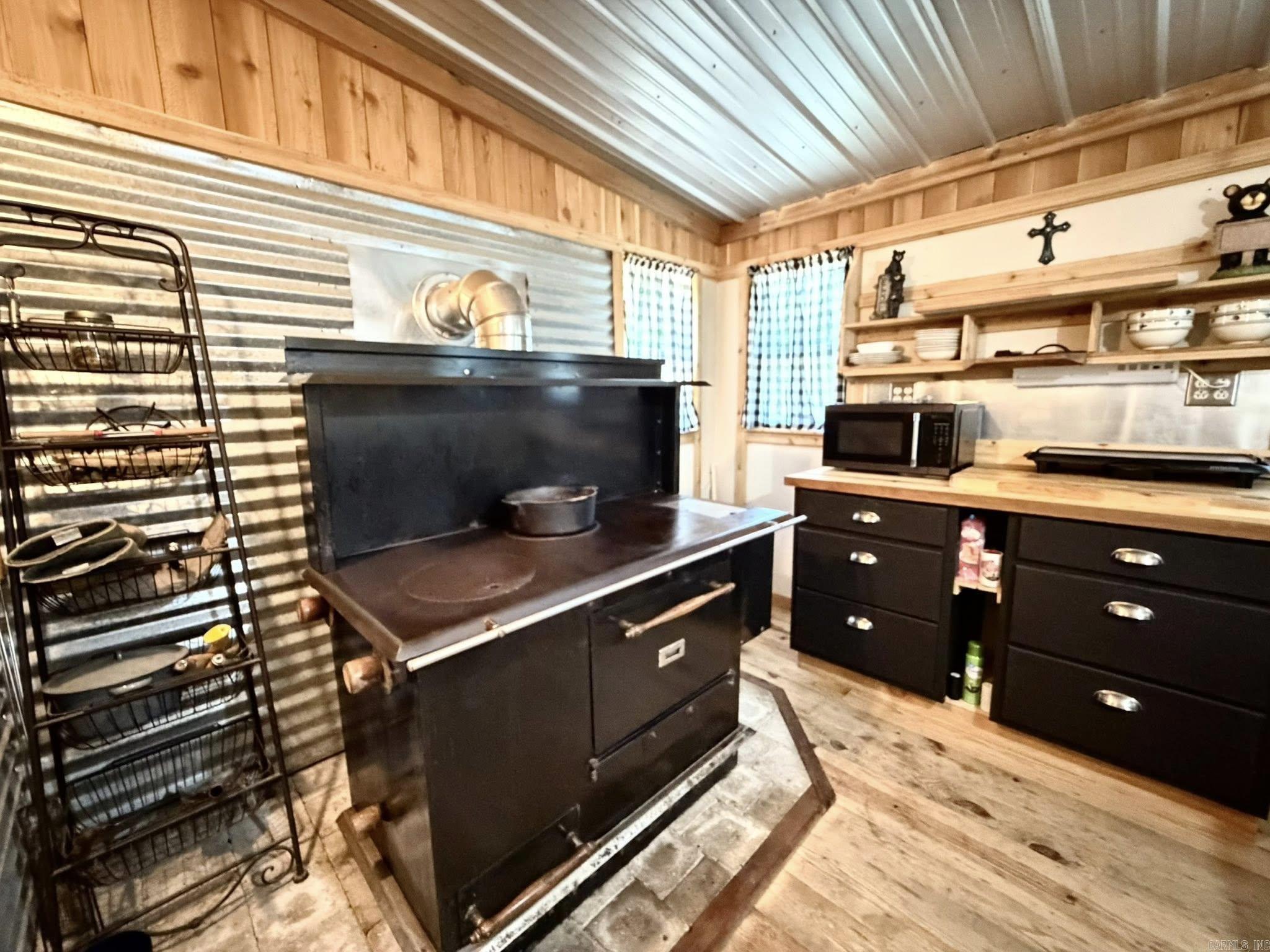 6356 Sunny Fox Rd.  Mountain View, AR