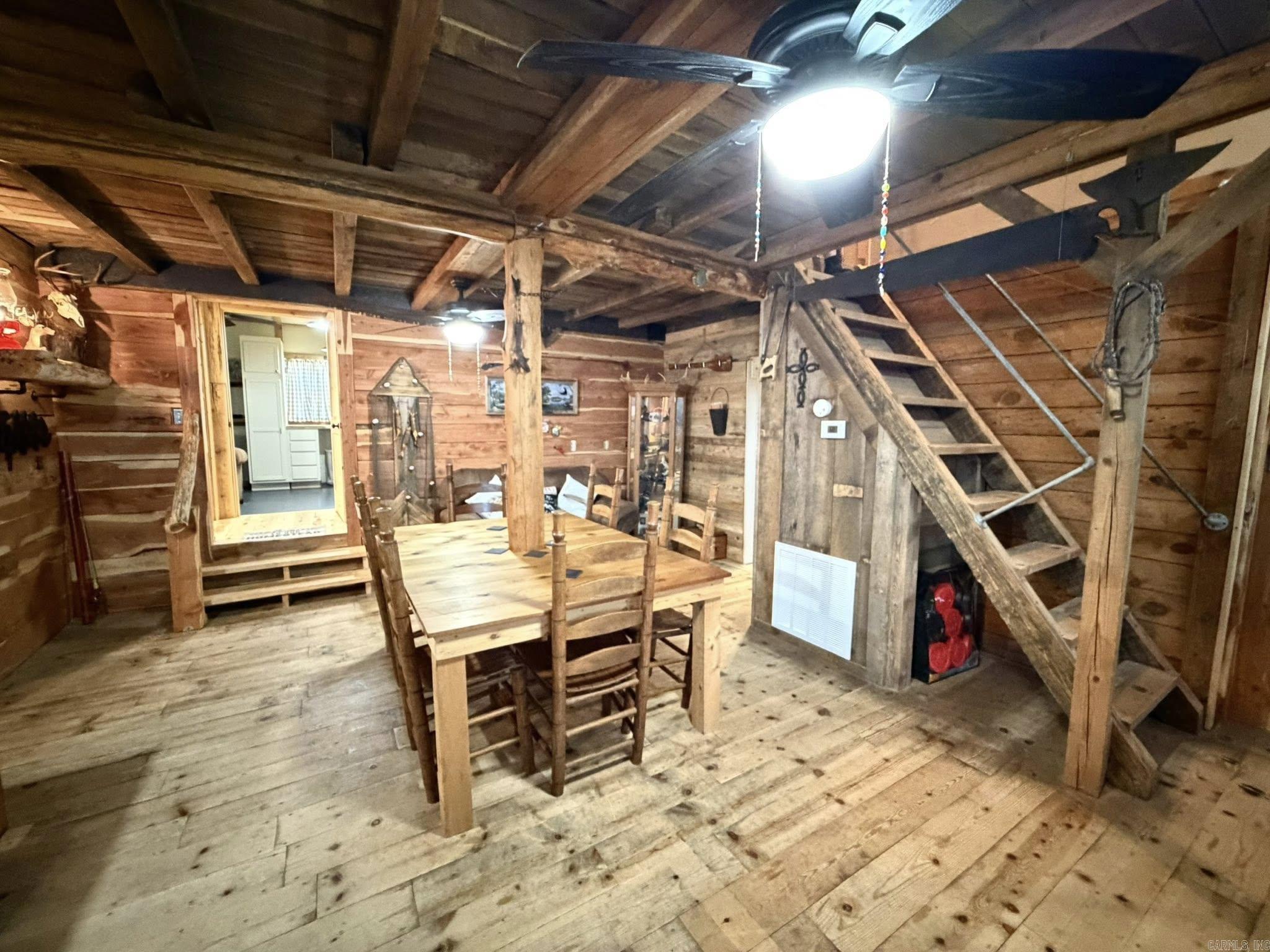 6356 Sunny Fox Rd.  Mountain View, AR