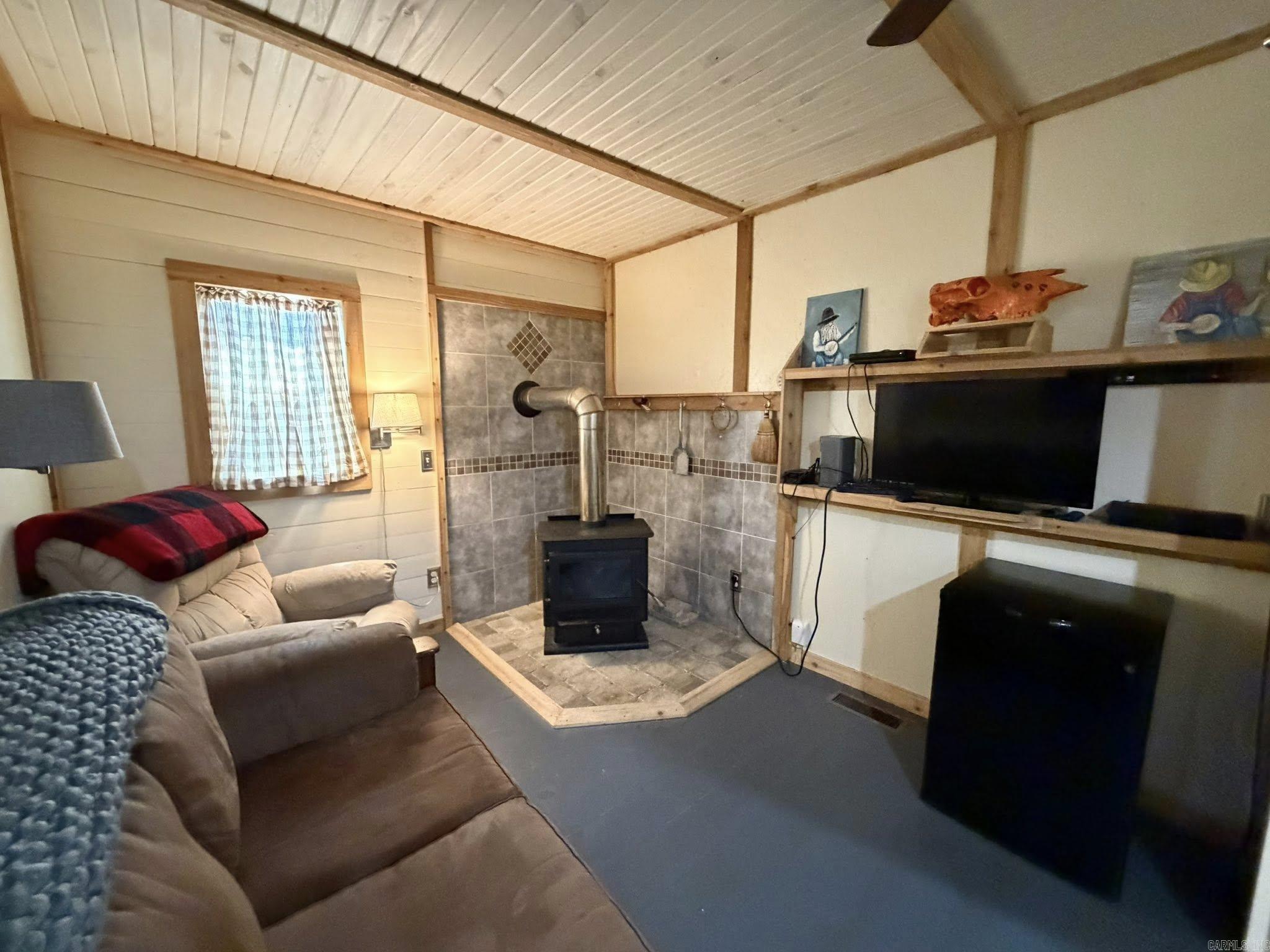6356 Sunny Fox Rd.  Mountain View, AR
