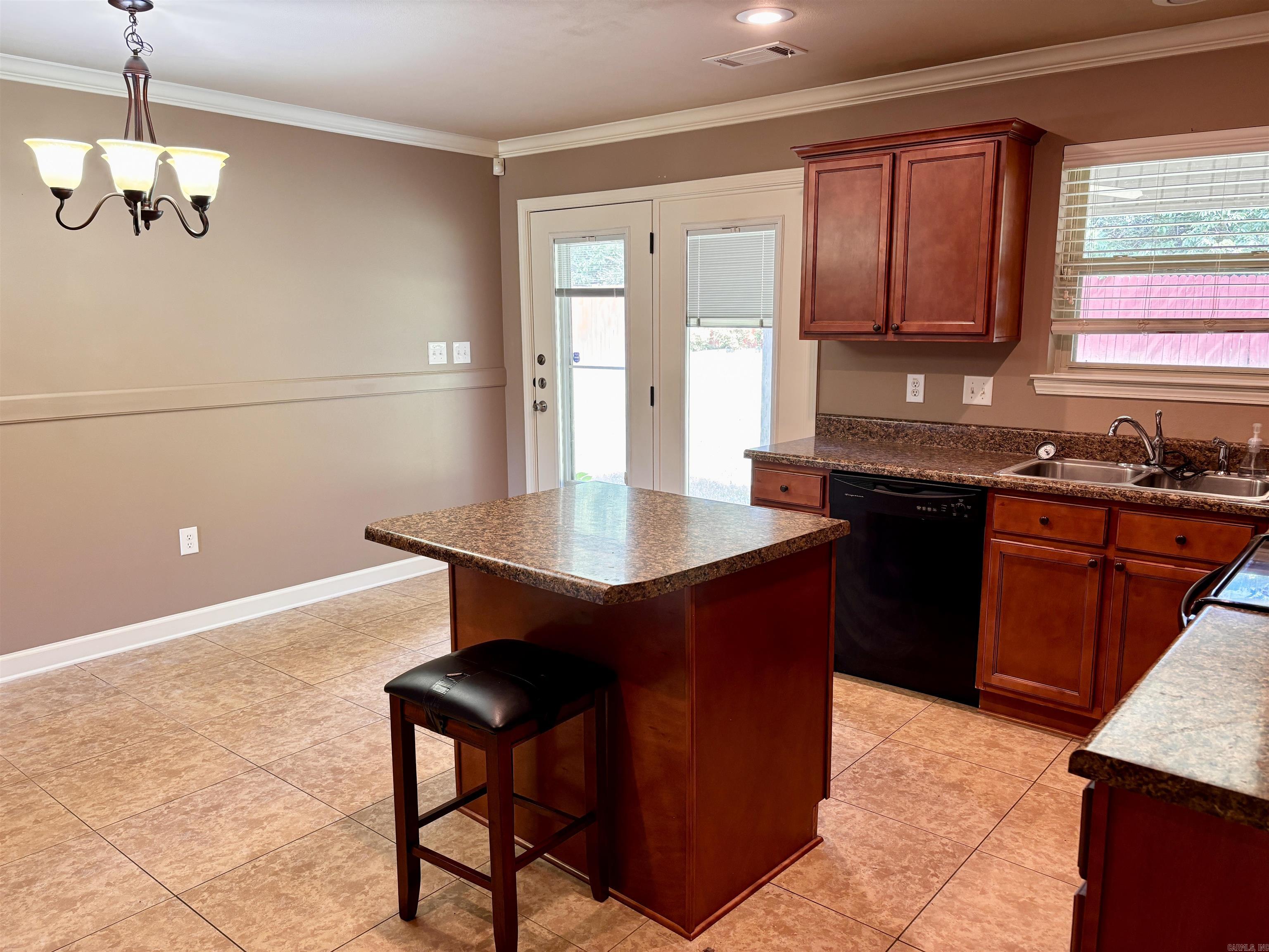 600 Meadow Lynn  Morrilton, AR