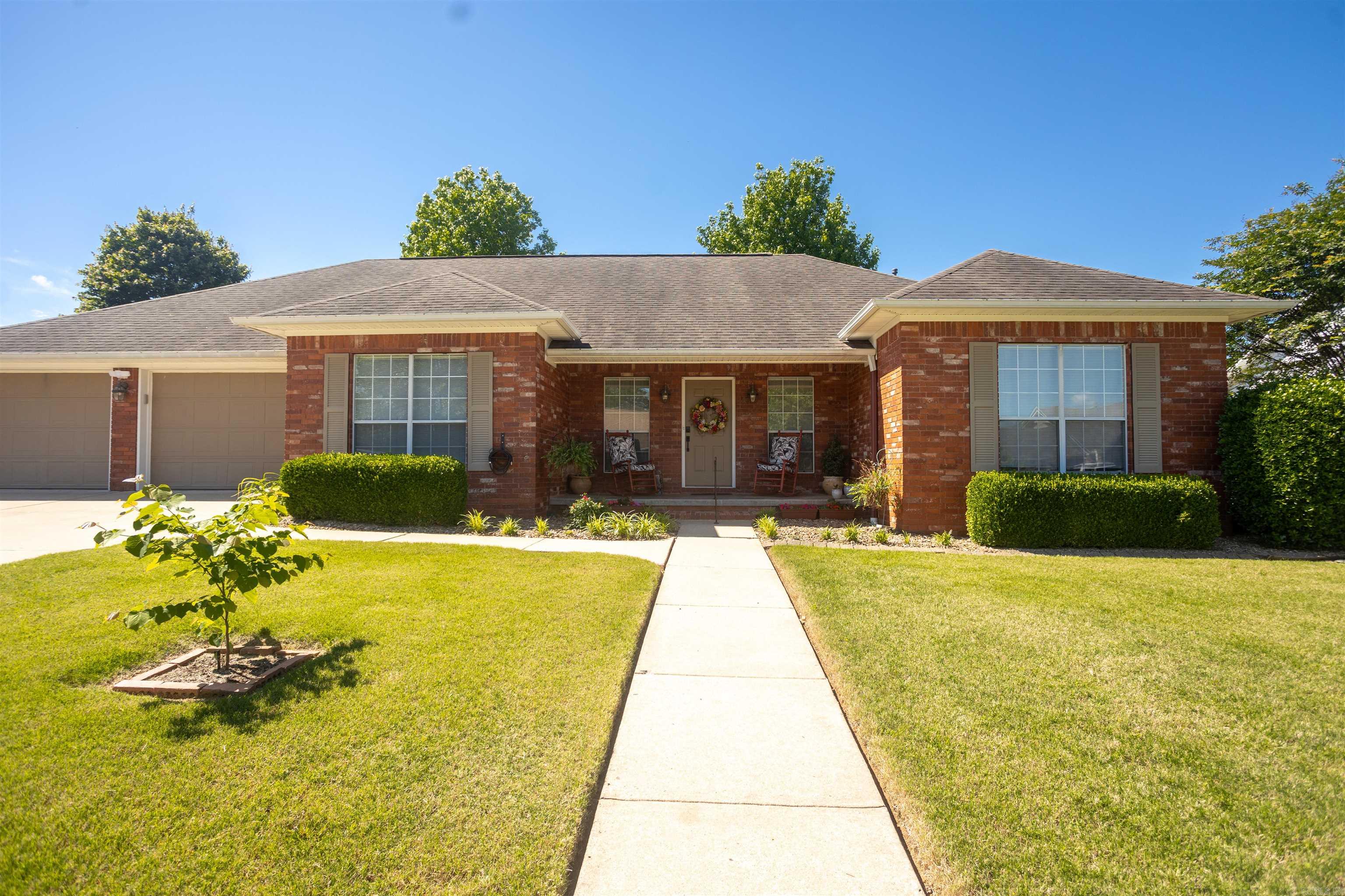 2103 W 8th  Russellville, AR