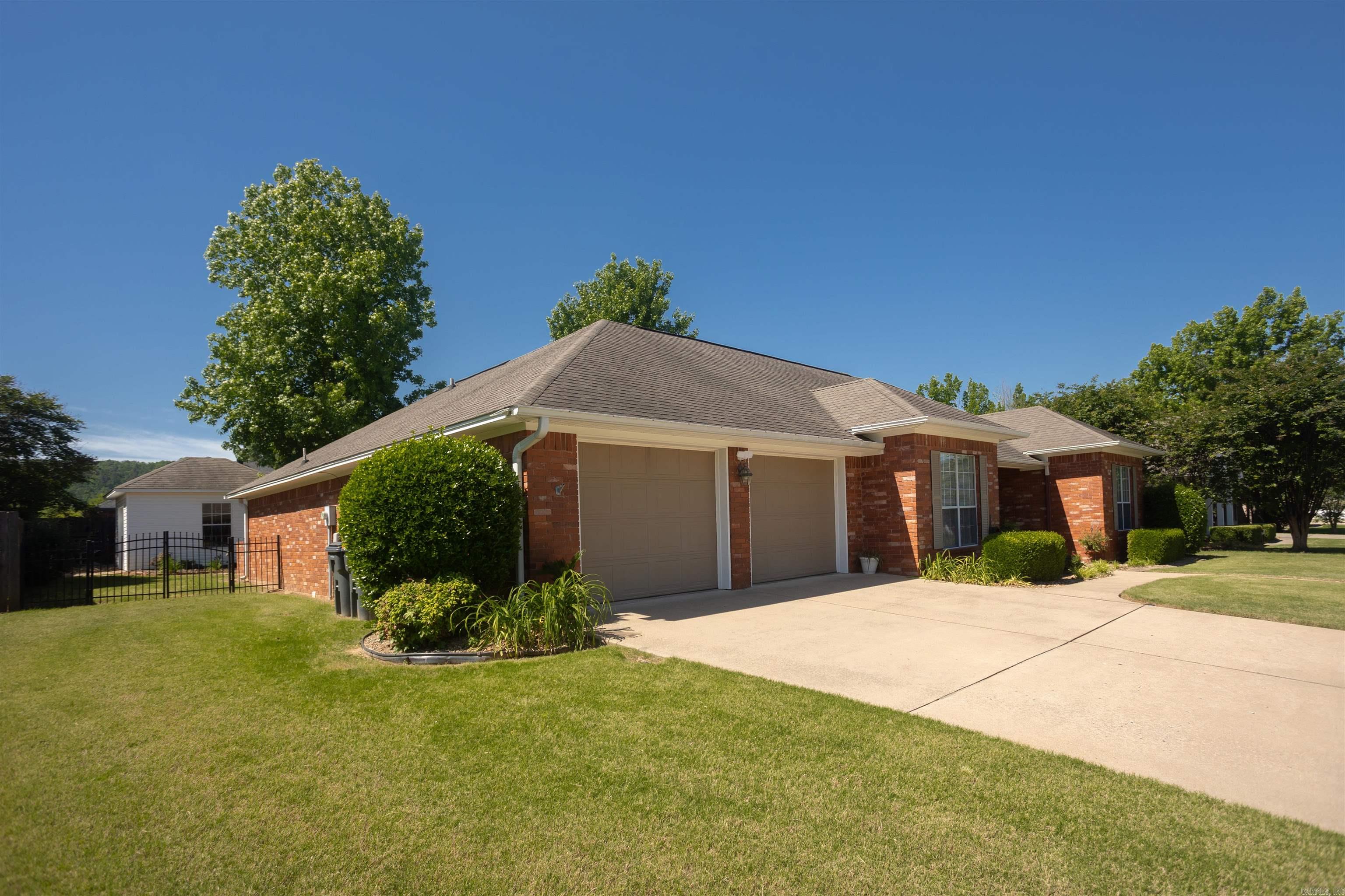 2103 W 8th  Russellville, AR