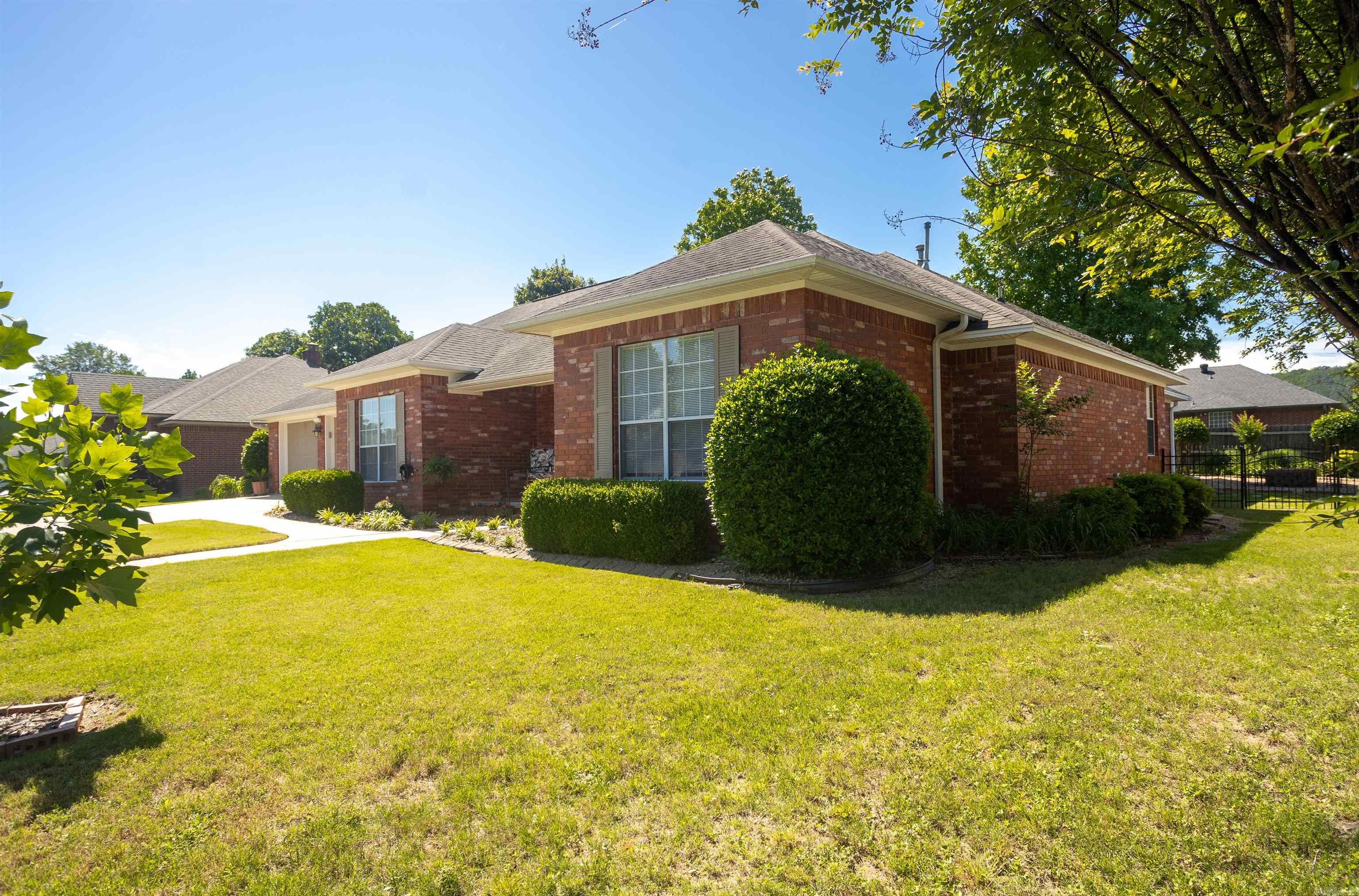 2103 W 8th  Russellville, AR