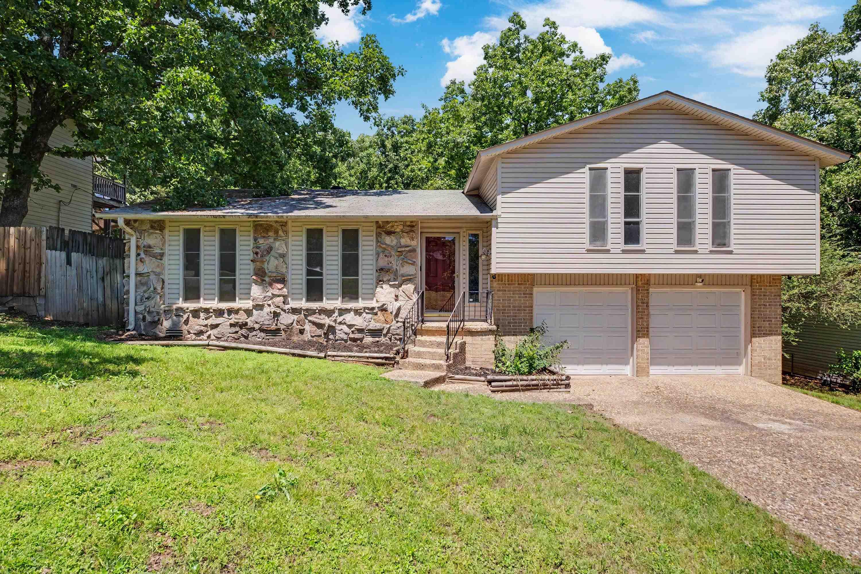 19 Donnelle Dr.  Sherwood, AR