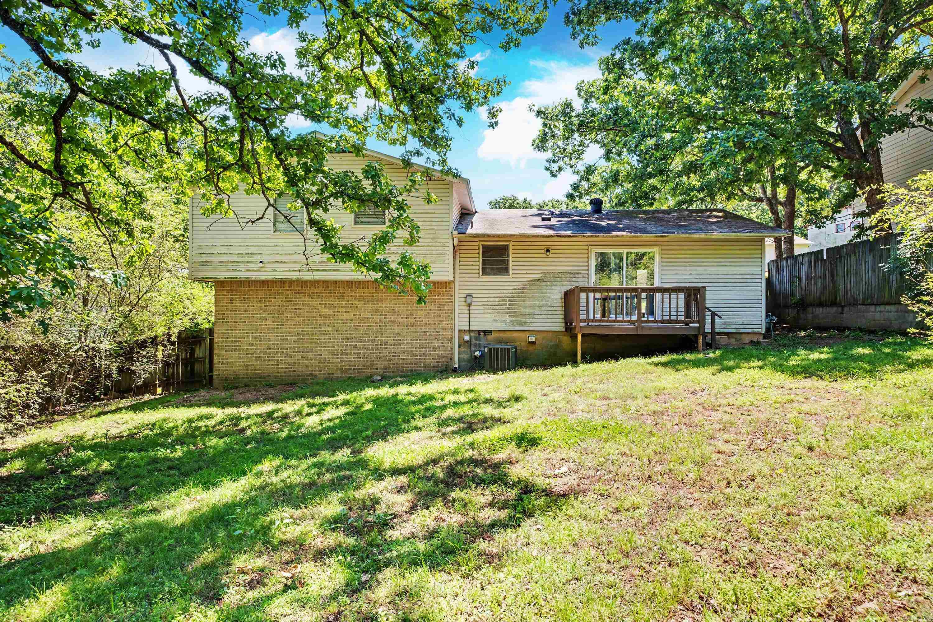 19 Donnelle Dr.  Sherwood, AR