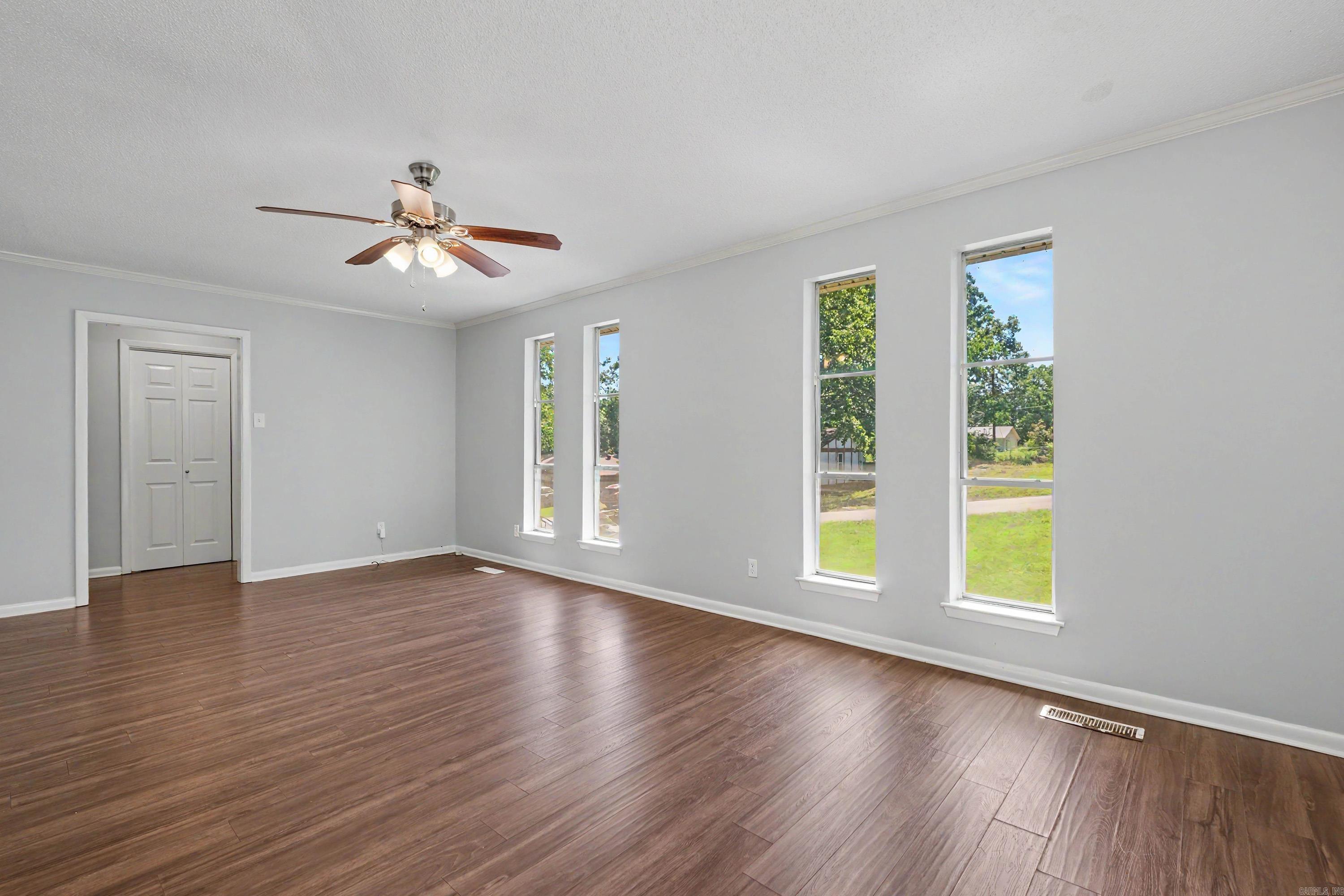 19 Donnelle Dr.  Sherwood, AR