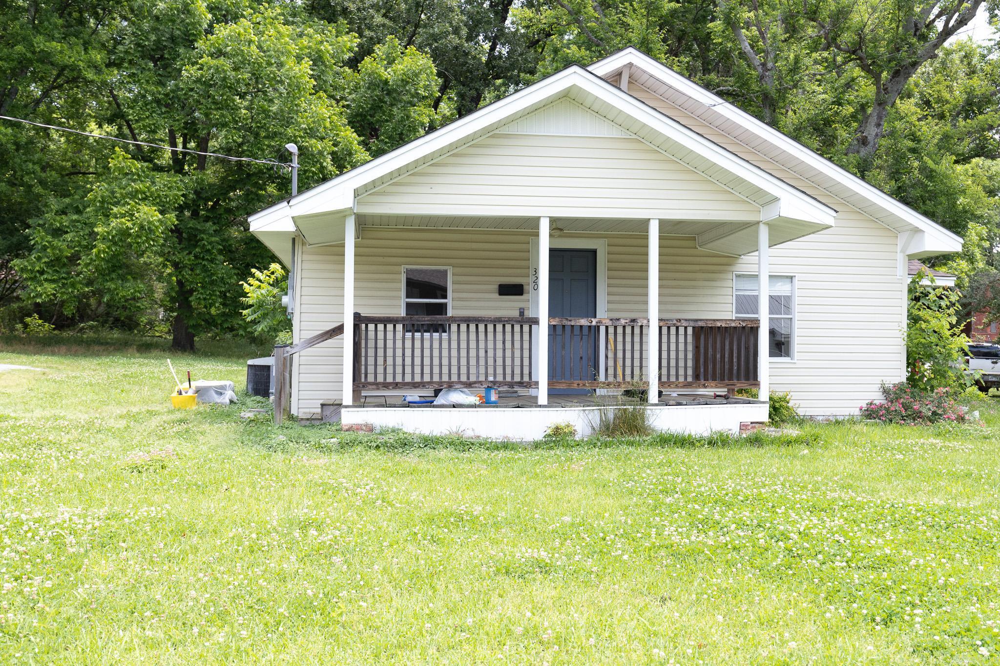 320 S border  Benton, AR