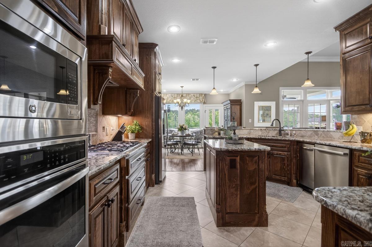 7016 WESTSHORE  Benton, AR