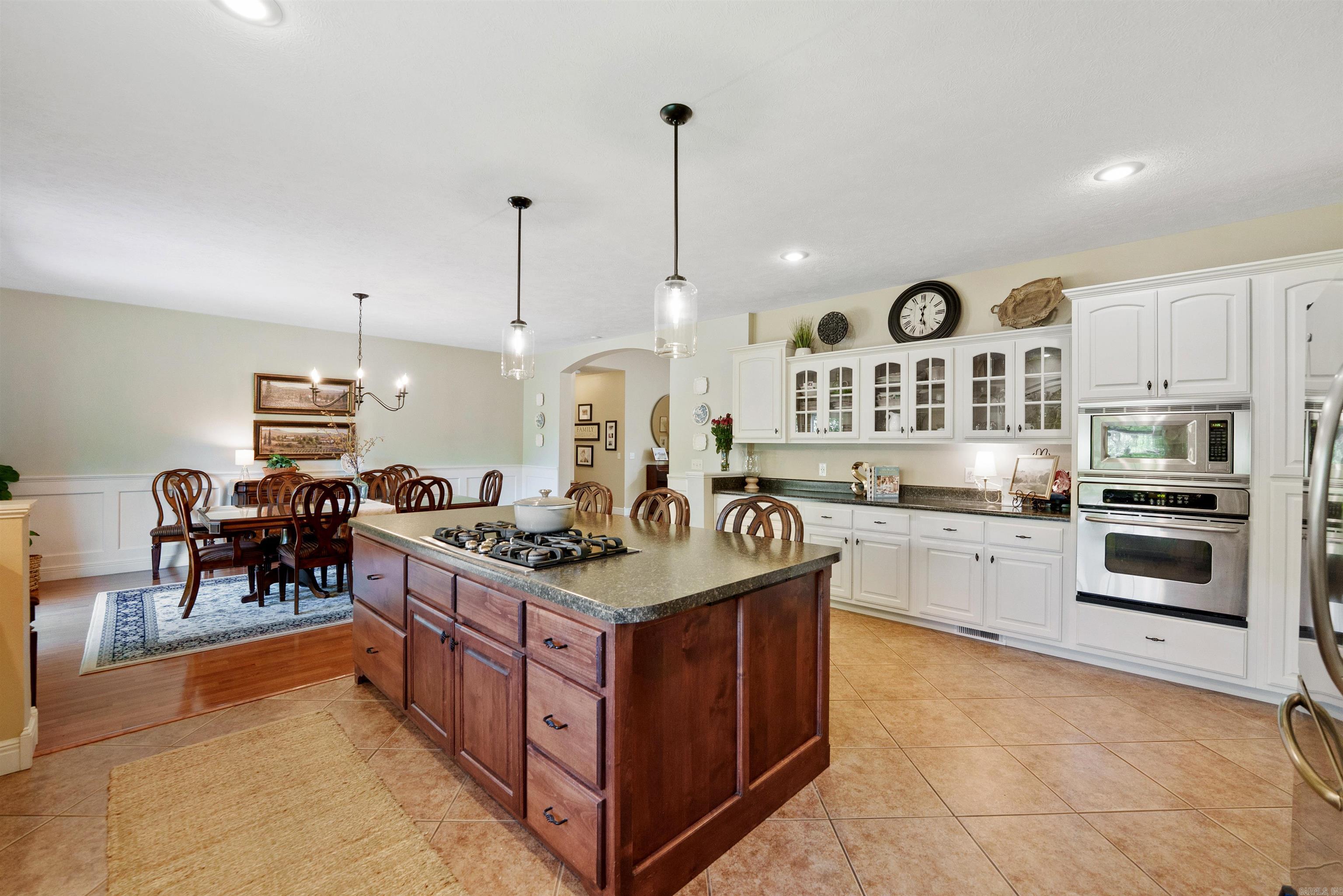 2027 Shadow Oak Drive  Mountain Home, AR