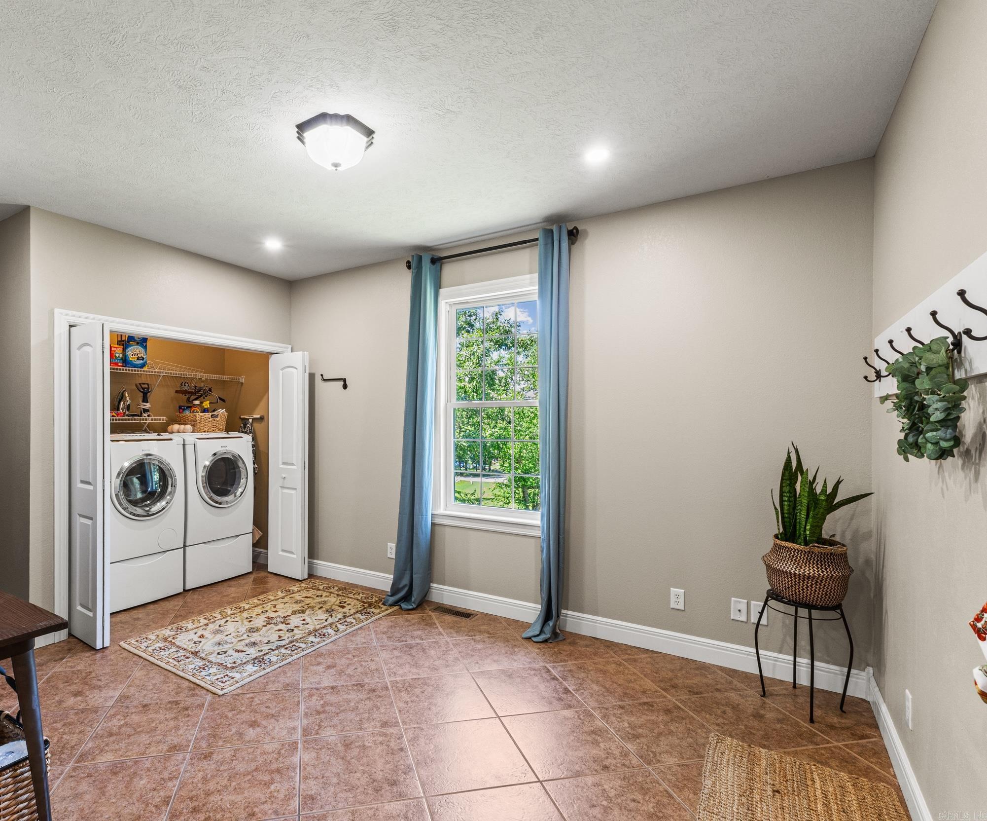 2027 Shadow Oak Drive Mountain Home, AR 72653