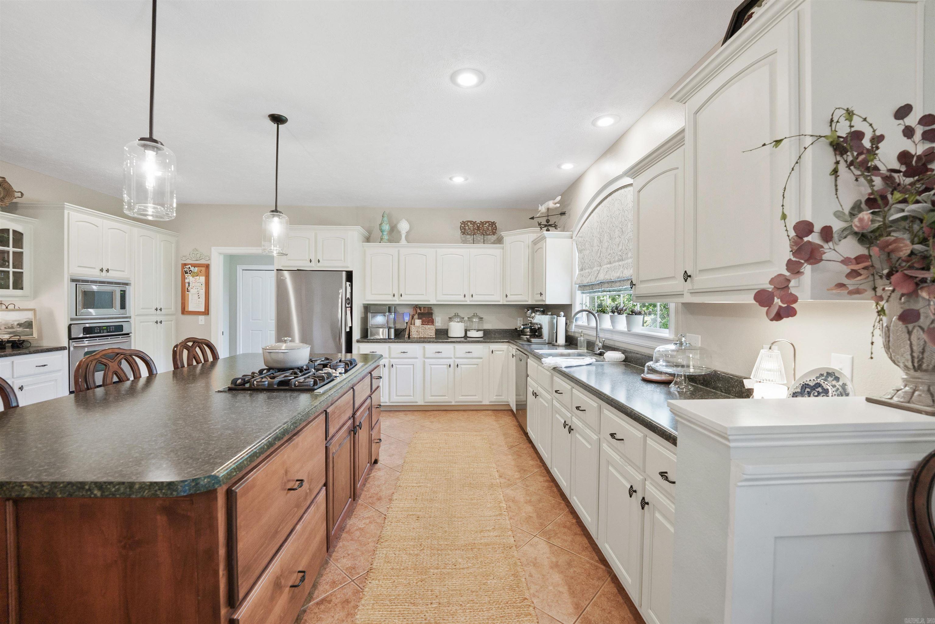 2027 Shadow Oak Drive  Mountain Home, AR