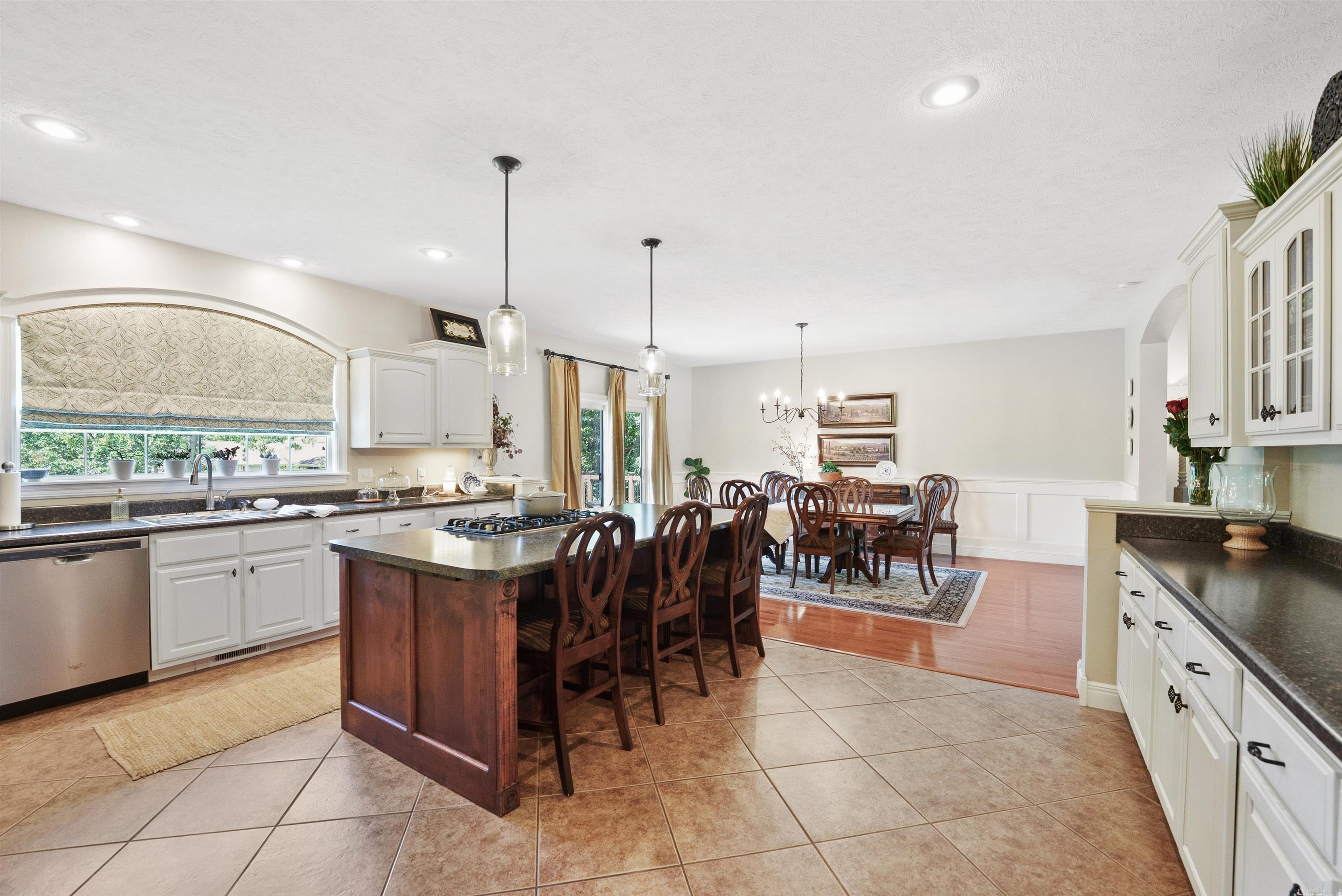 2027 Shadow Oak Drive  Mountain Home, AR