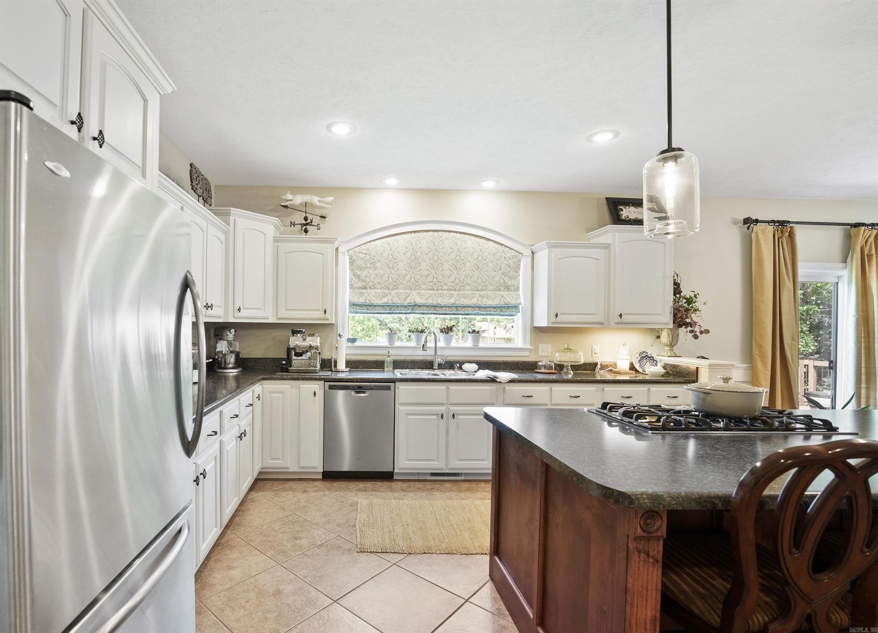 2027 Shadow Oak Drive  Mountain Home, AR
