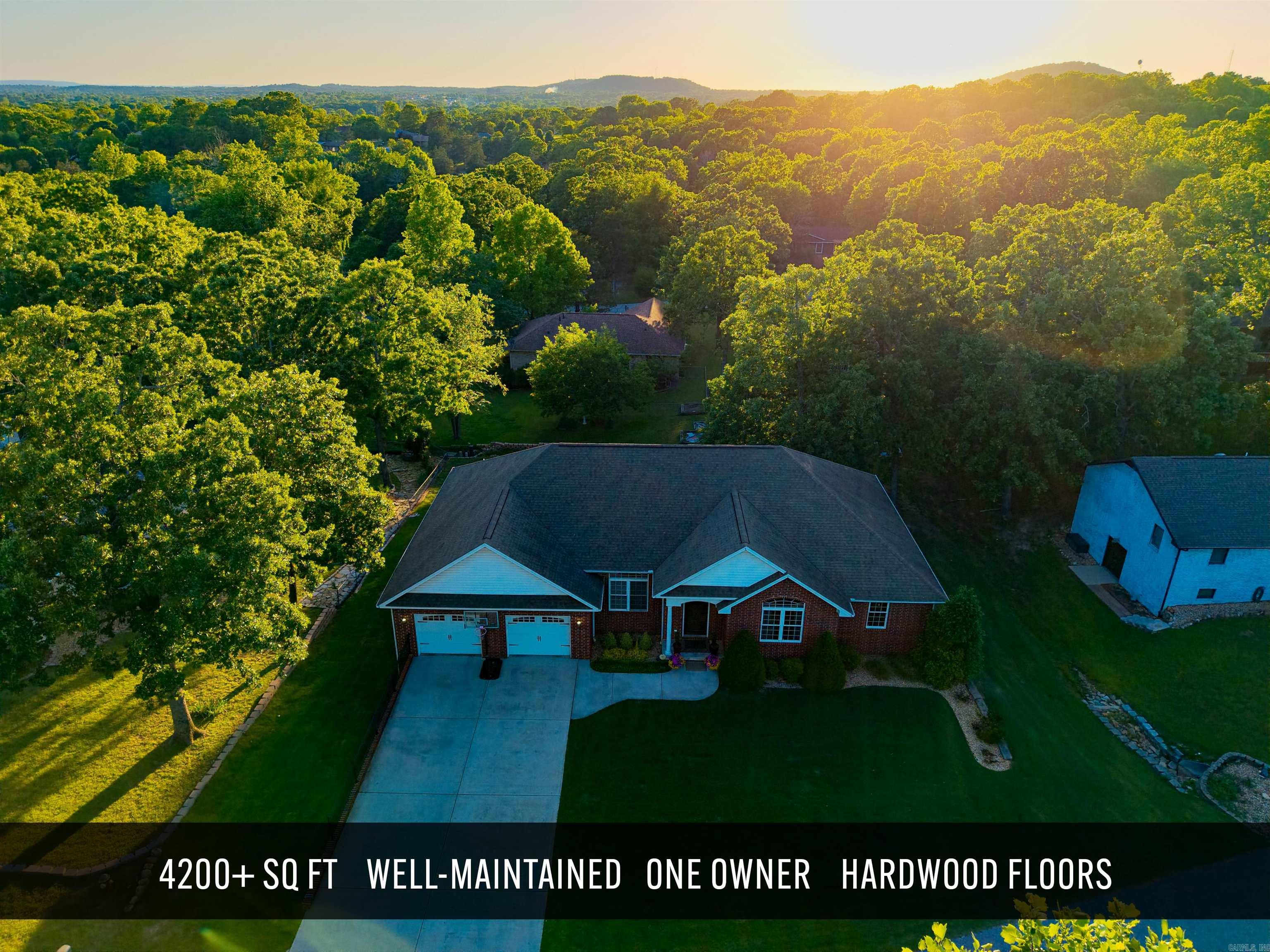 2027 Shadow Oak Drive  Mountain Home, AR