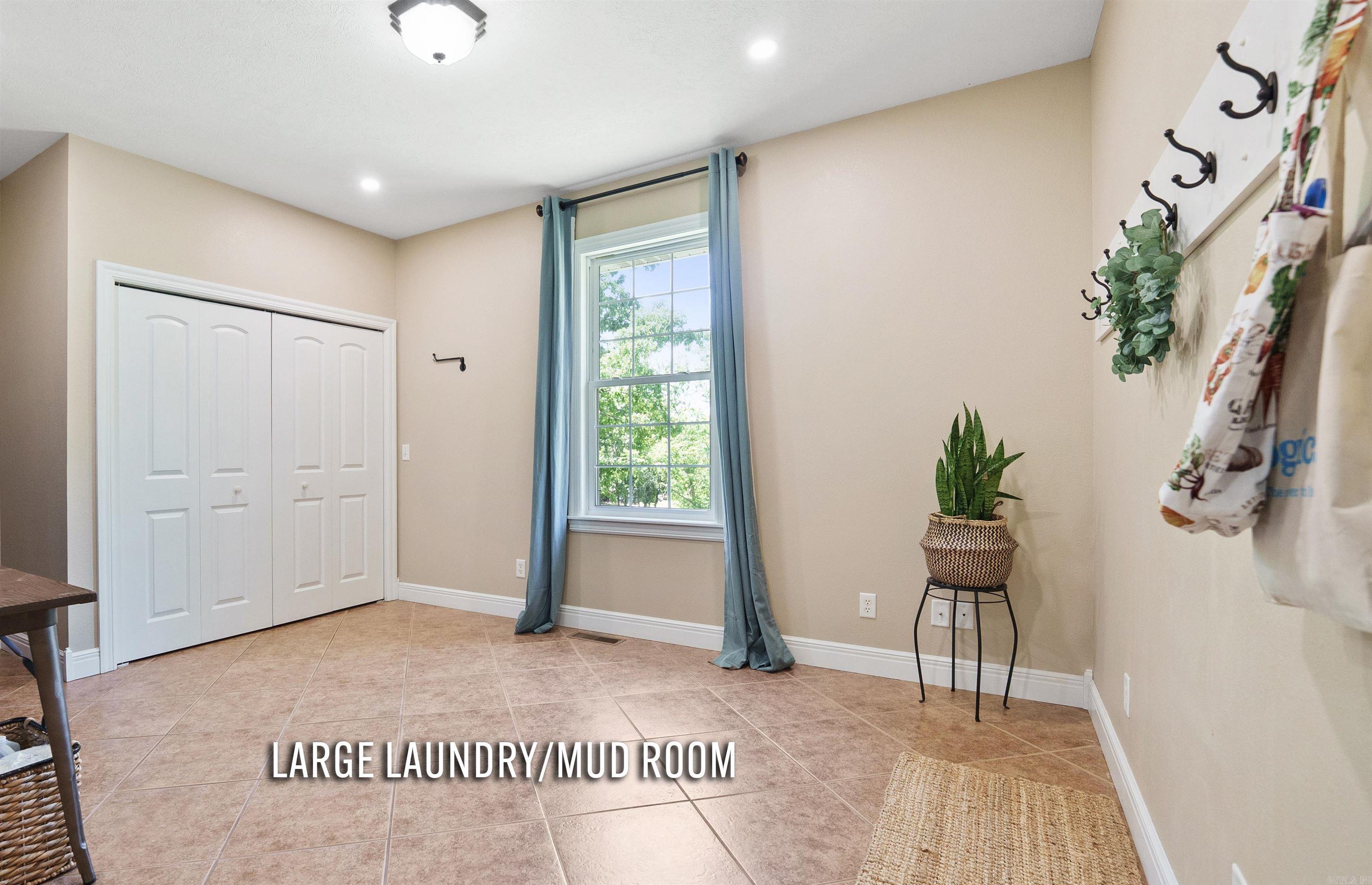 2027 Shadow Oak Drive  Mountain Home, AR