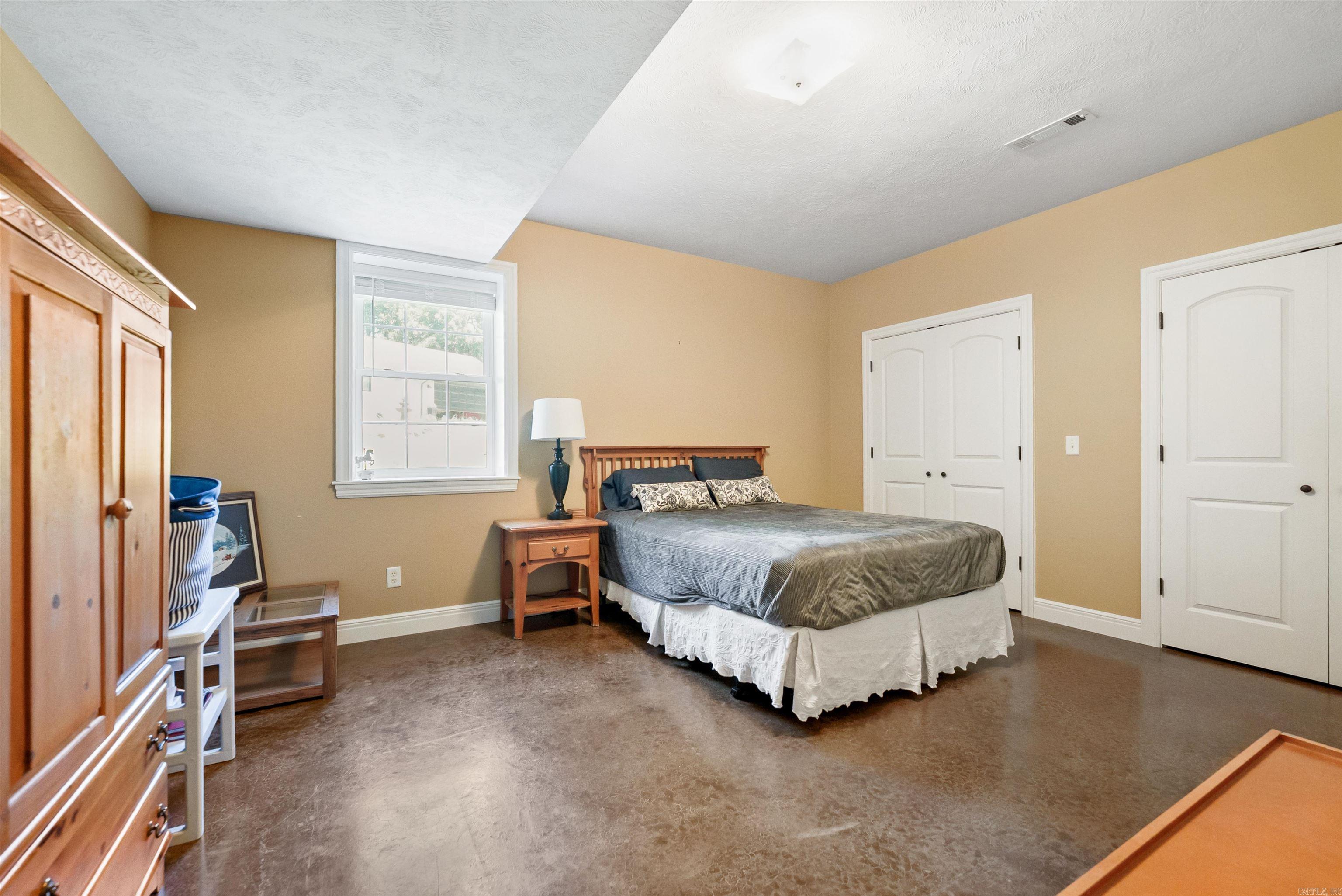 2027 Shadow Oak Drive  Mountain Home, AR