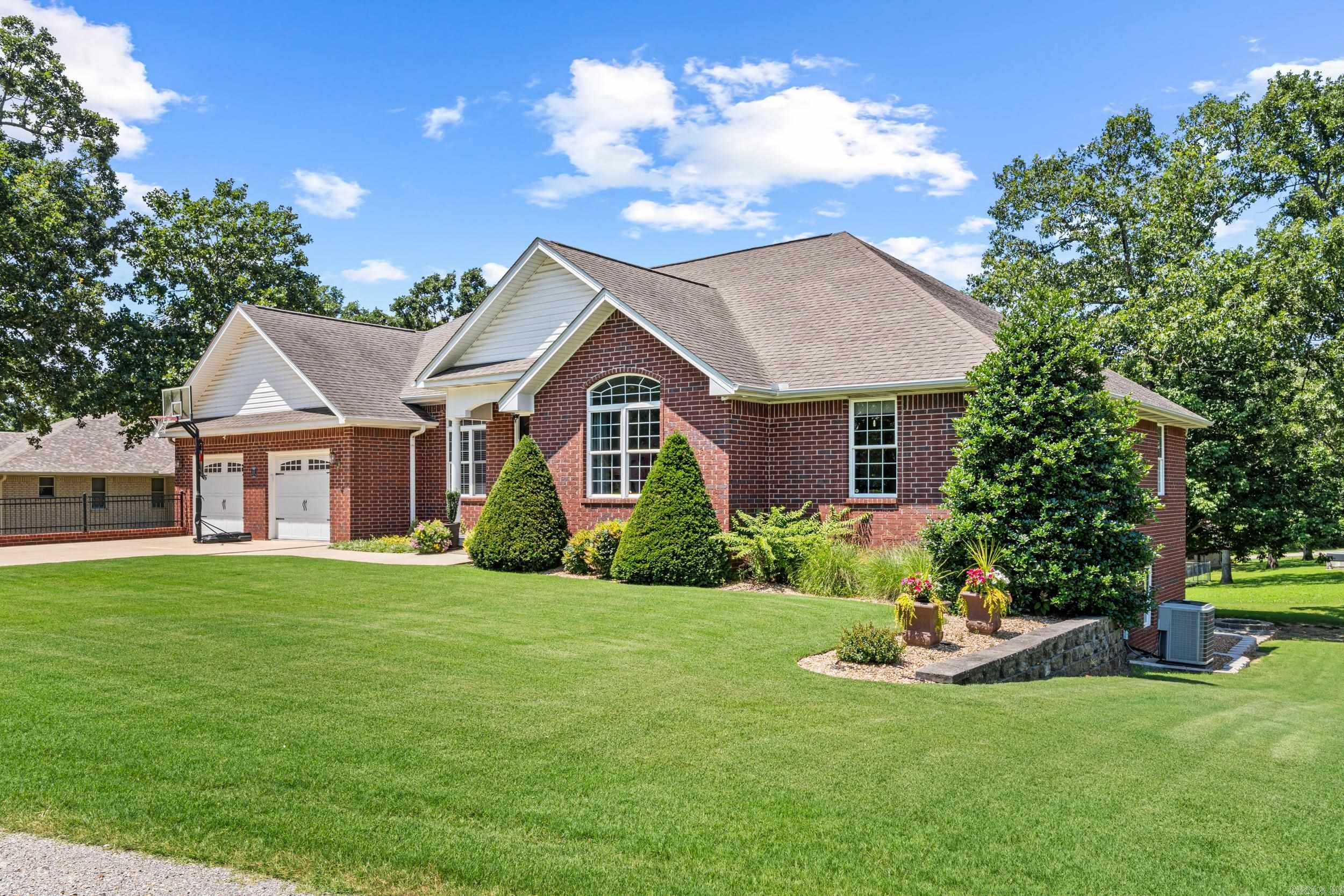2027 Shadow Oak Drive Mountain Home, AR 72653