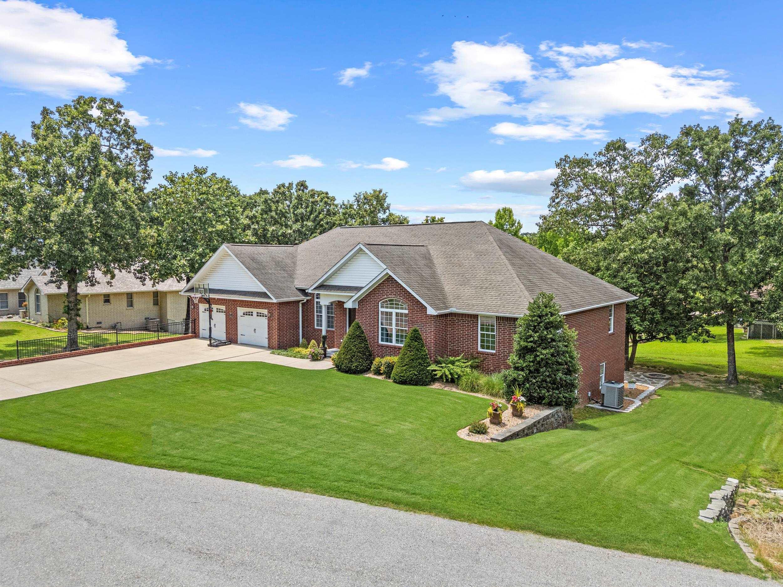 2027 Shadow Oak Drive Mountain Home, AR 72653