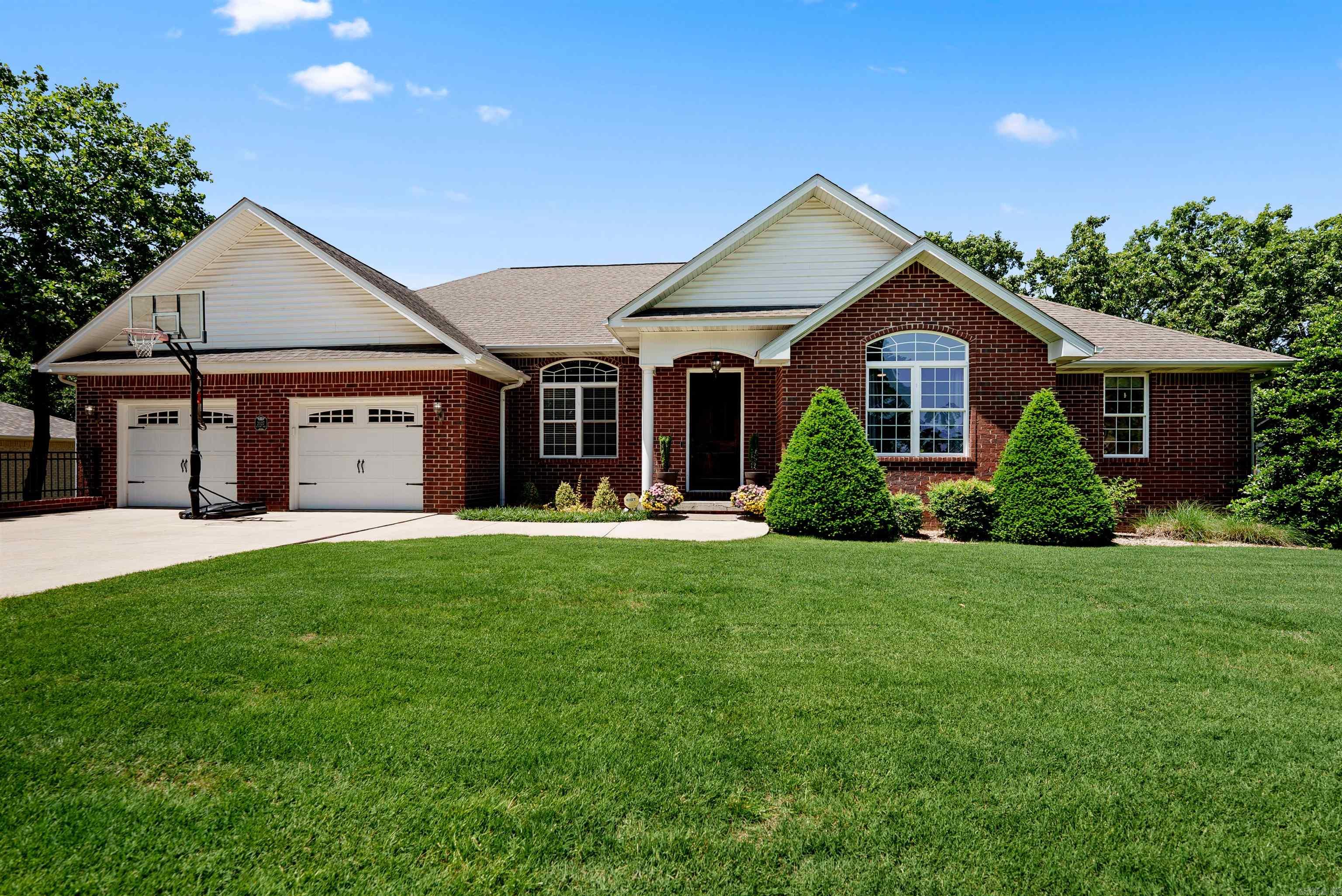 2027 Shadow Oak Drive  Mountain Home, AR