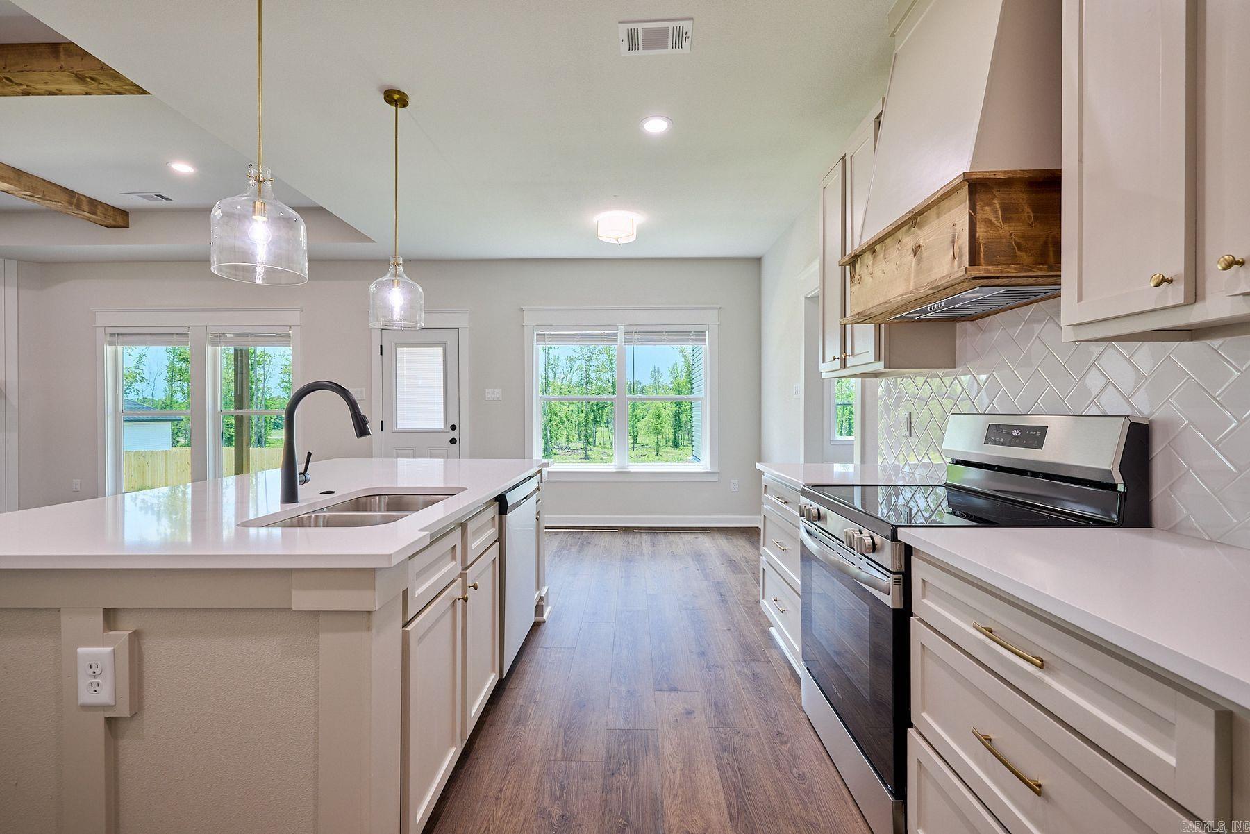 10581 W Miller Sardis Road  Bauxite, AR