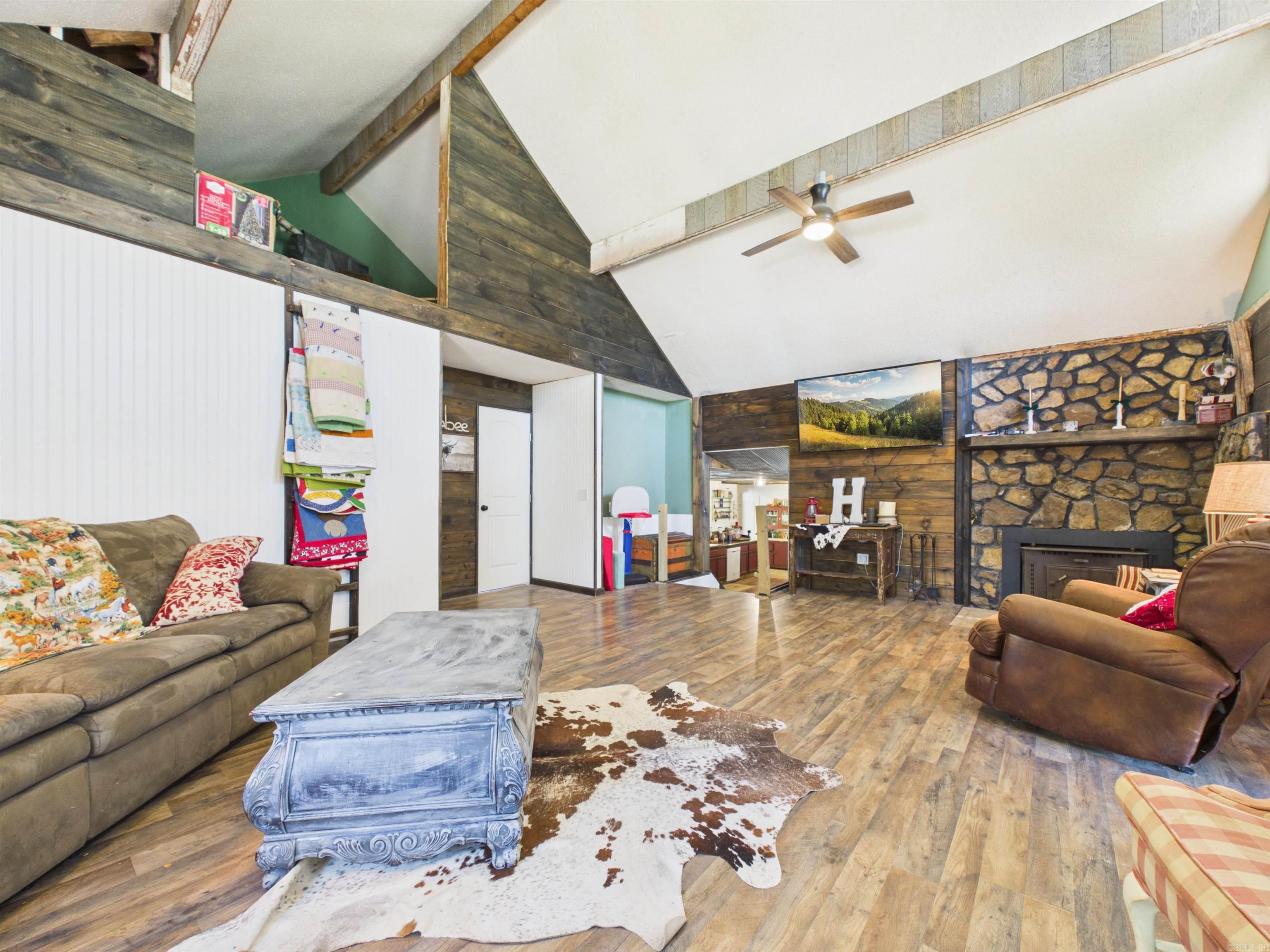 1266 AR HWY 230  Cave City, AR