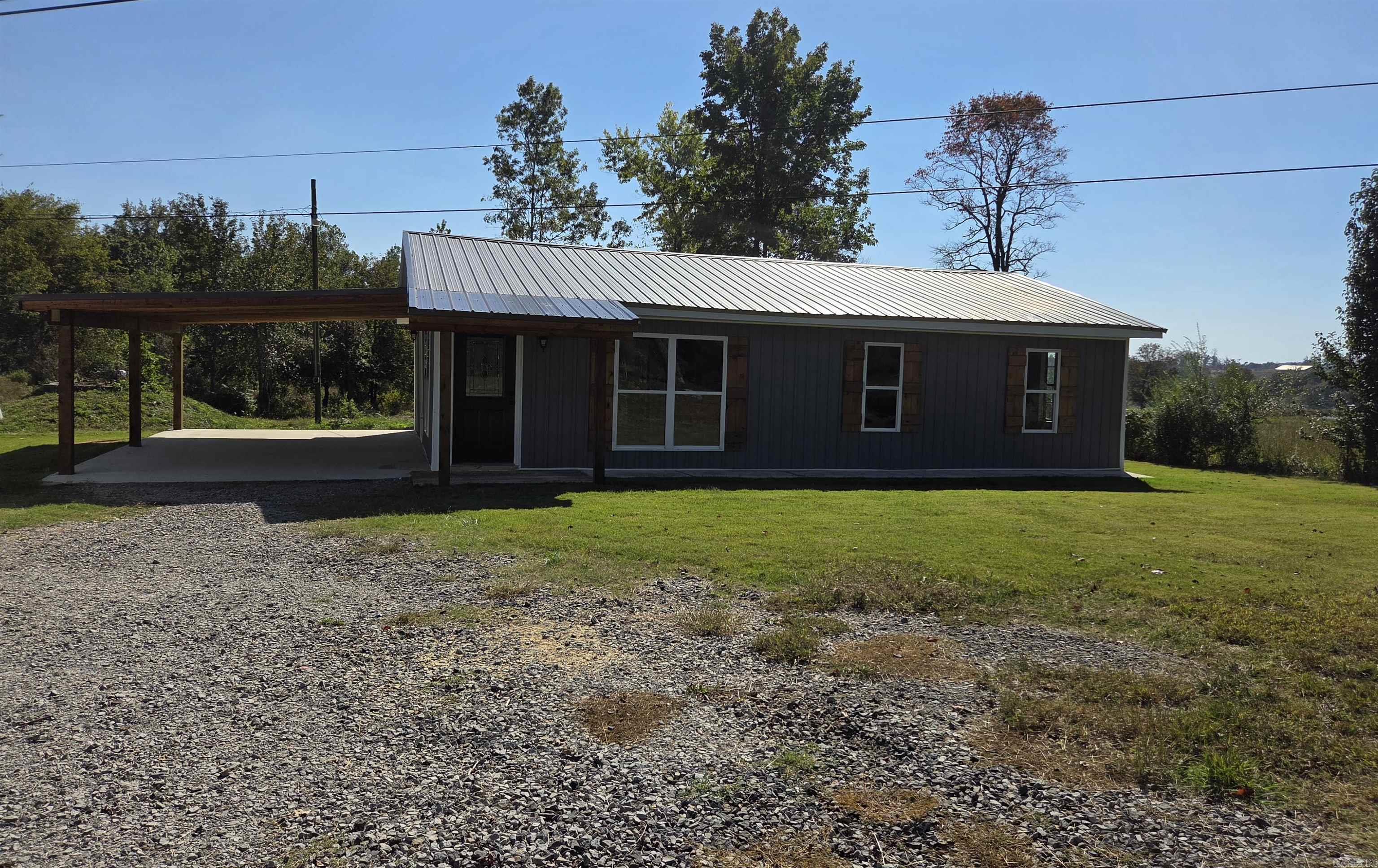 2735 Floral  Floral, AR