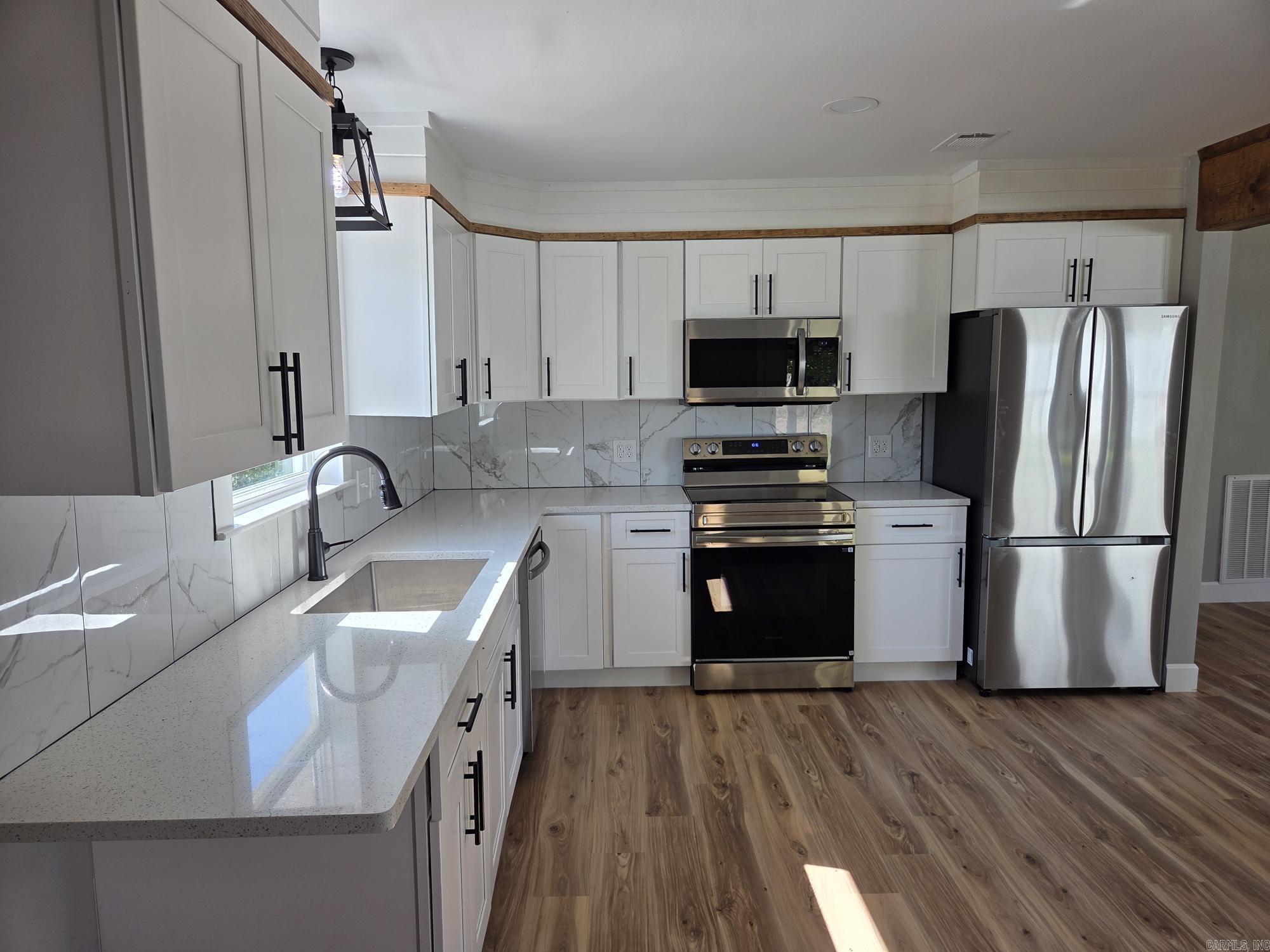 2735 Floral  Floral, AR