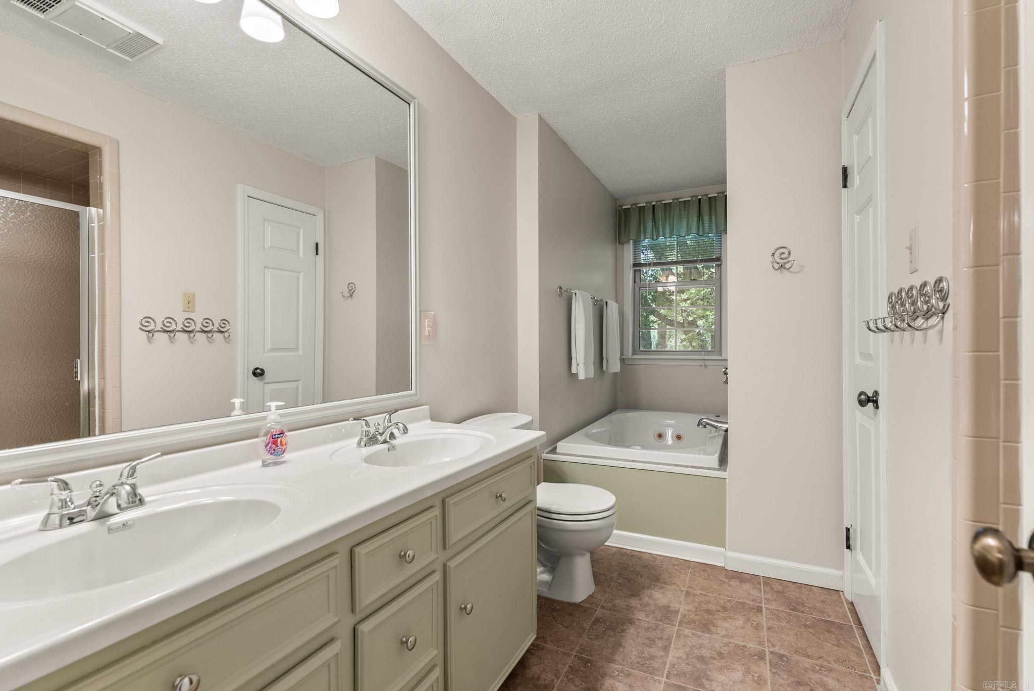 8421 Crystal Valley  Little Rock, AR