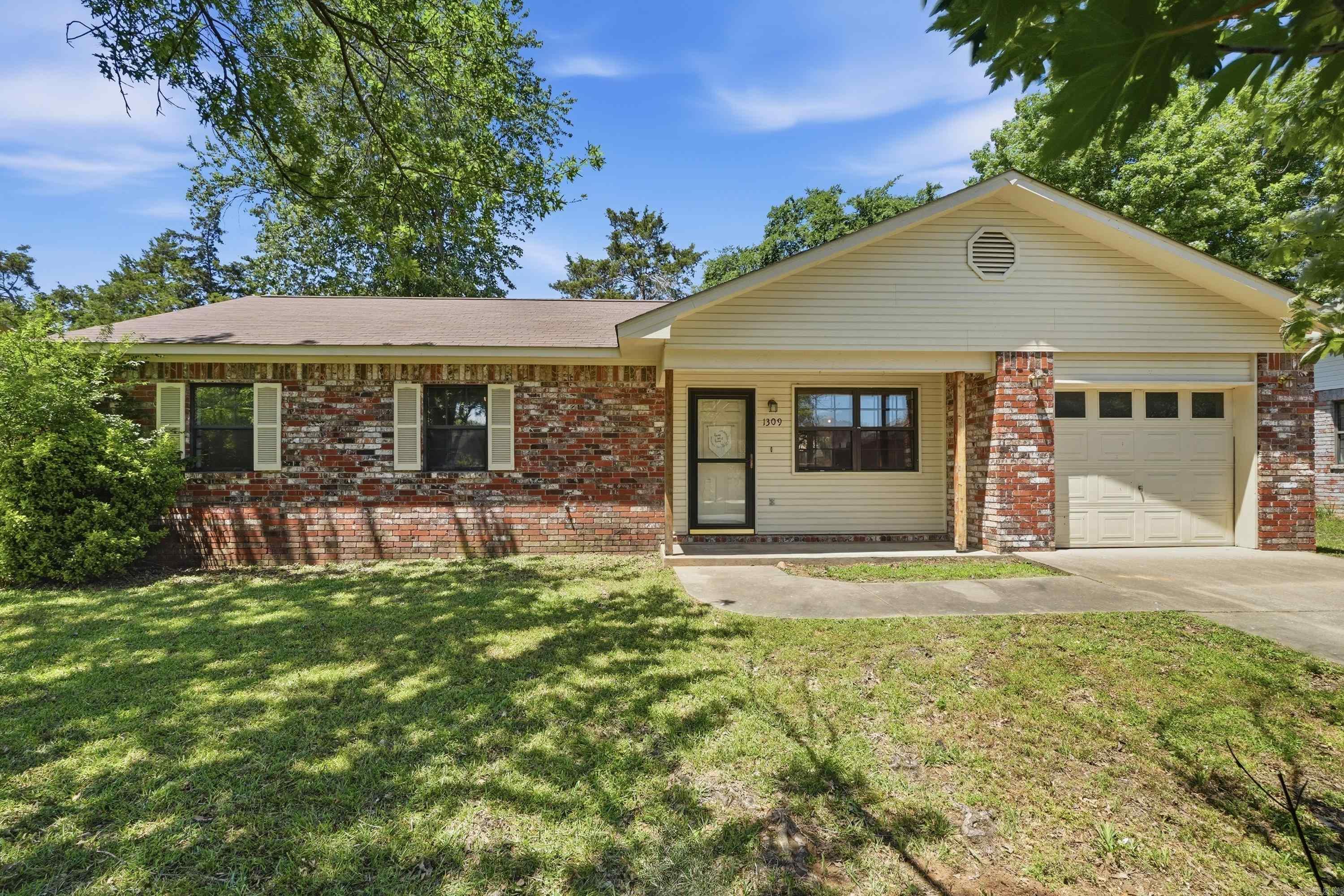 1309 N Oswego  Russellville, AR