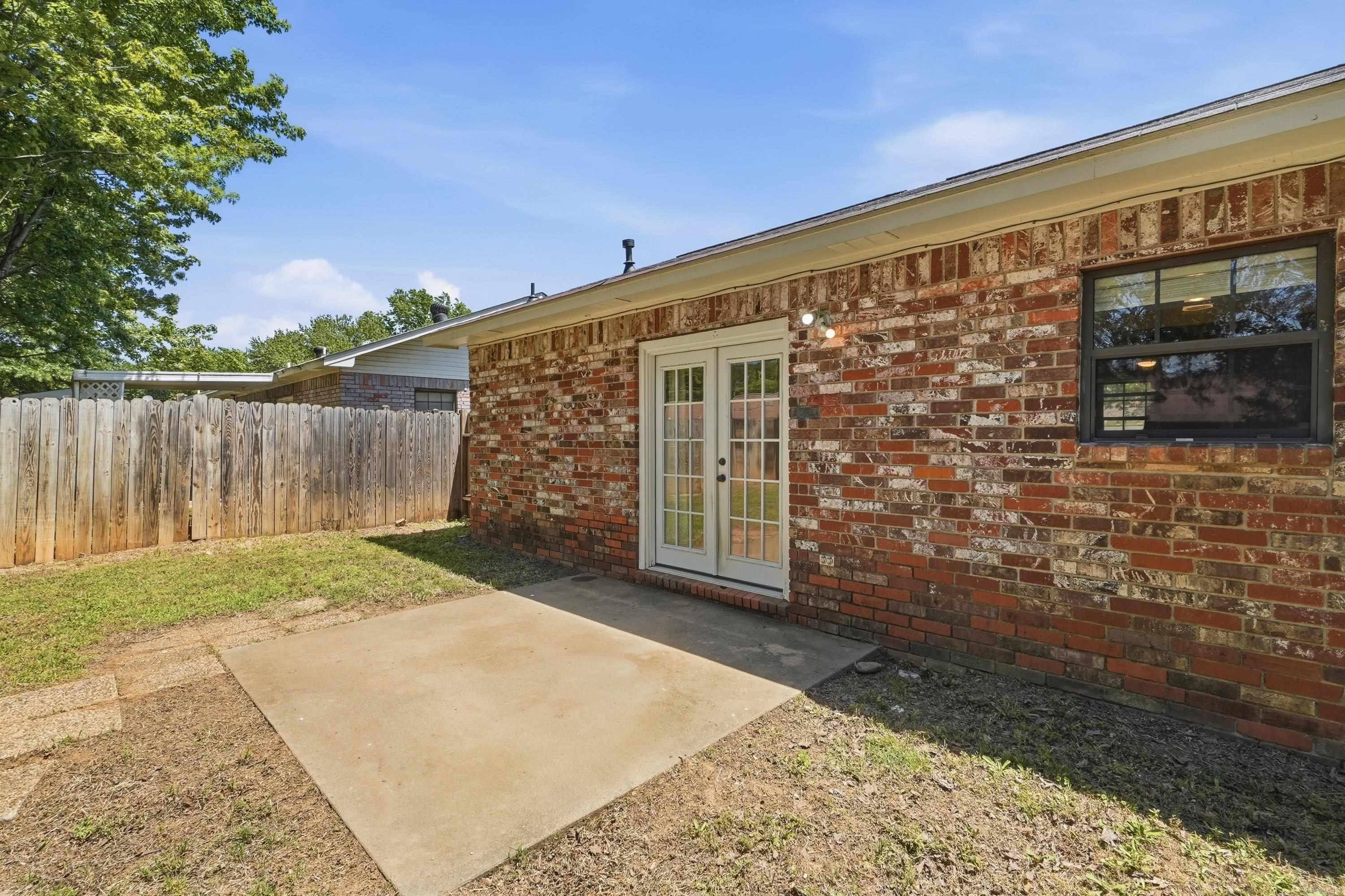 1309 N Oswego  Russellville, AR