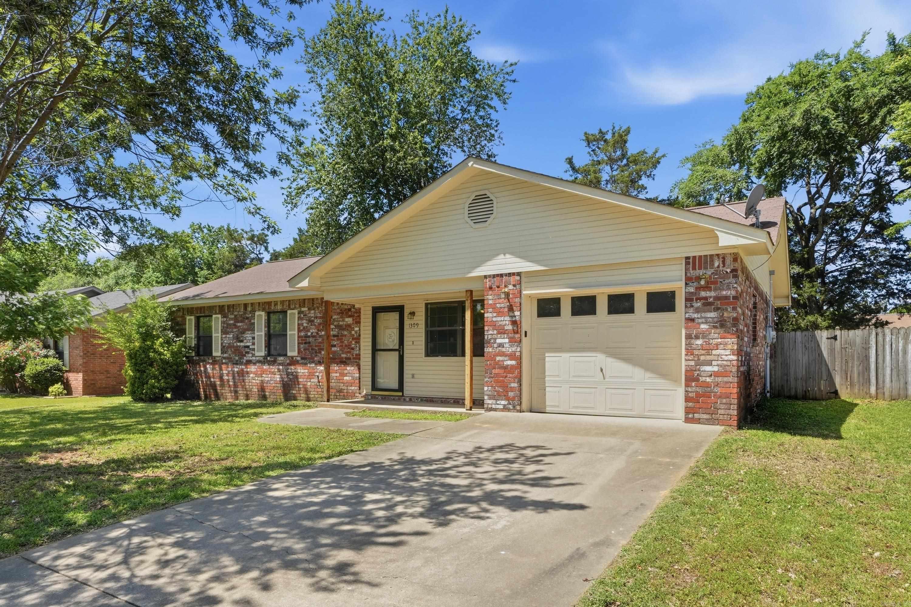1309 N Oswego  Russellville, AR