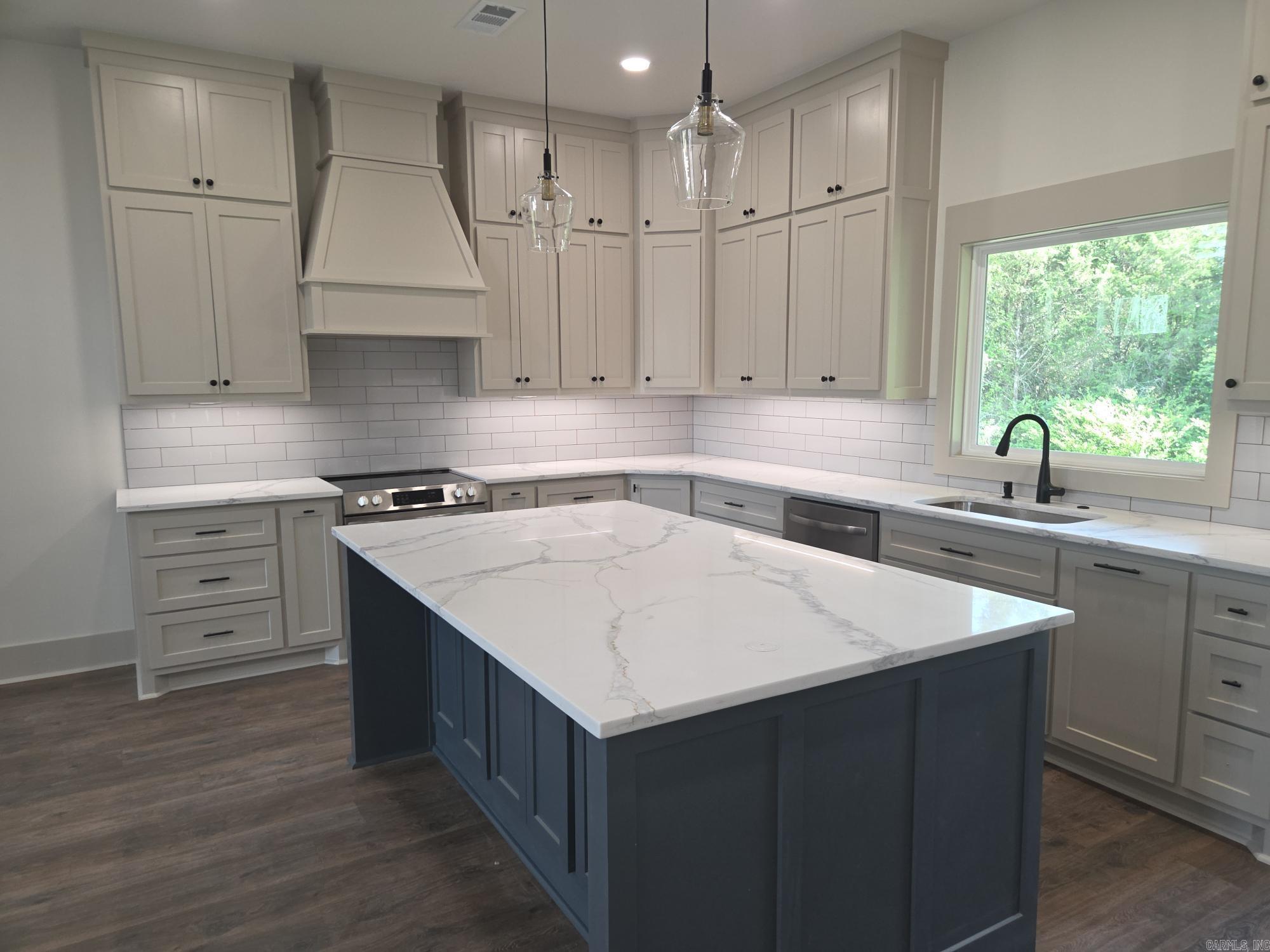1901 Secretariat Way Searcy, AR 72143