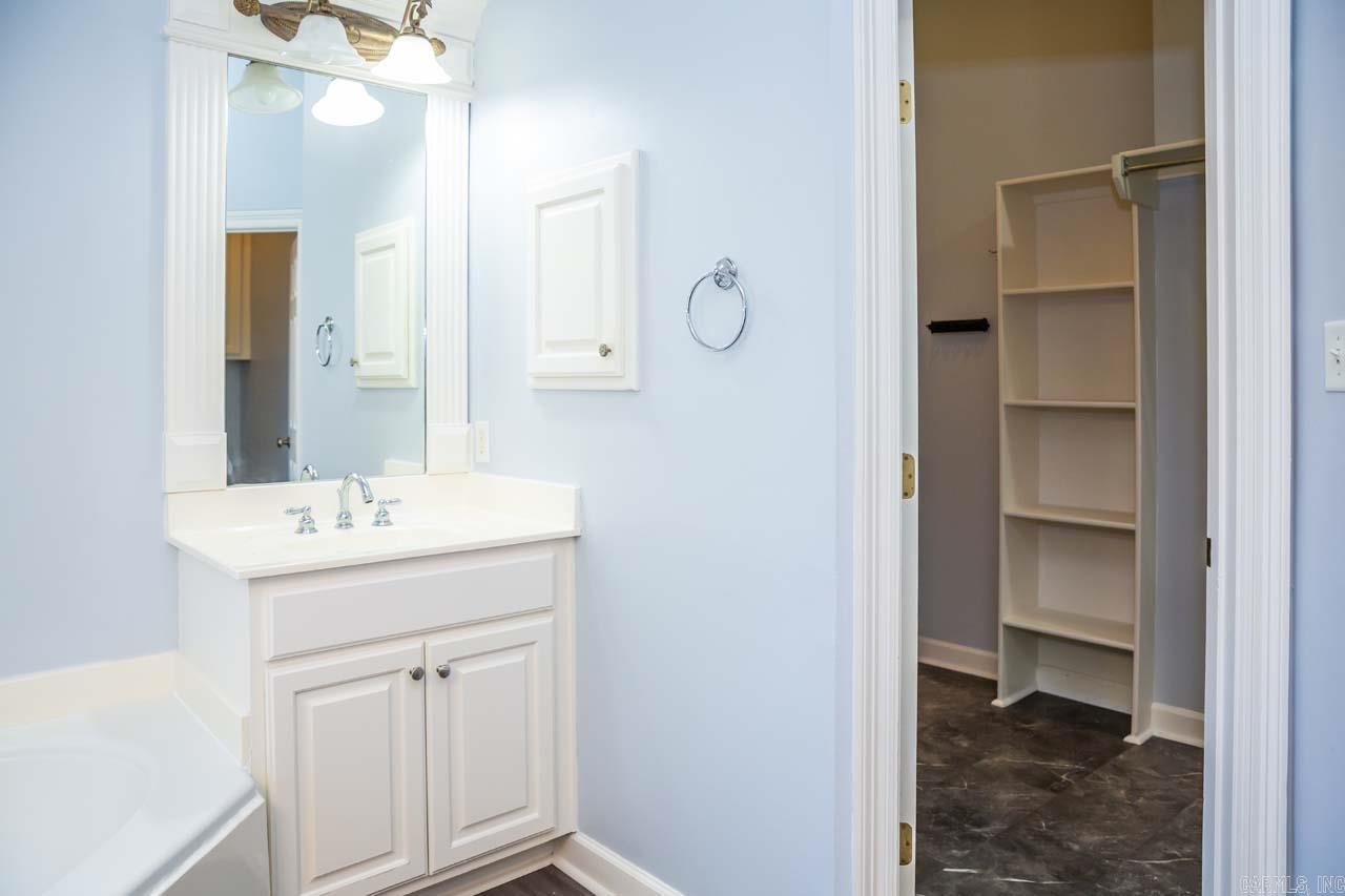 7 Bouresse Dr  Little Rock, AR