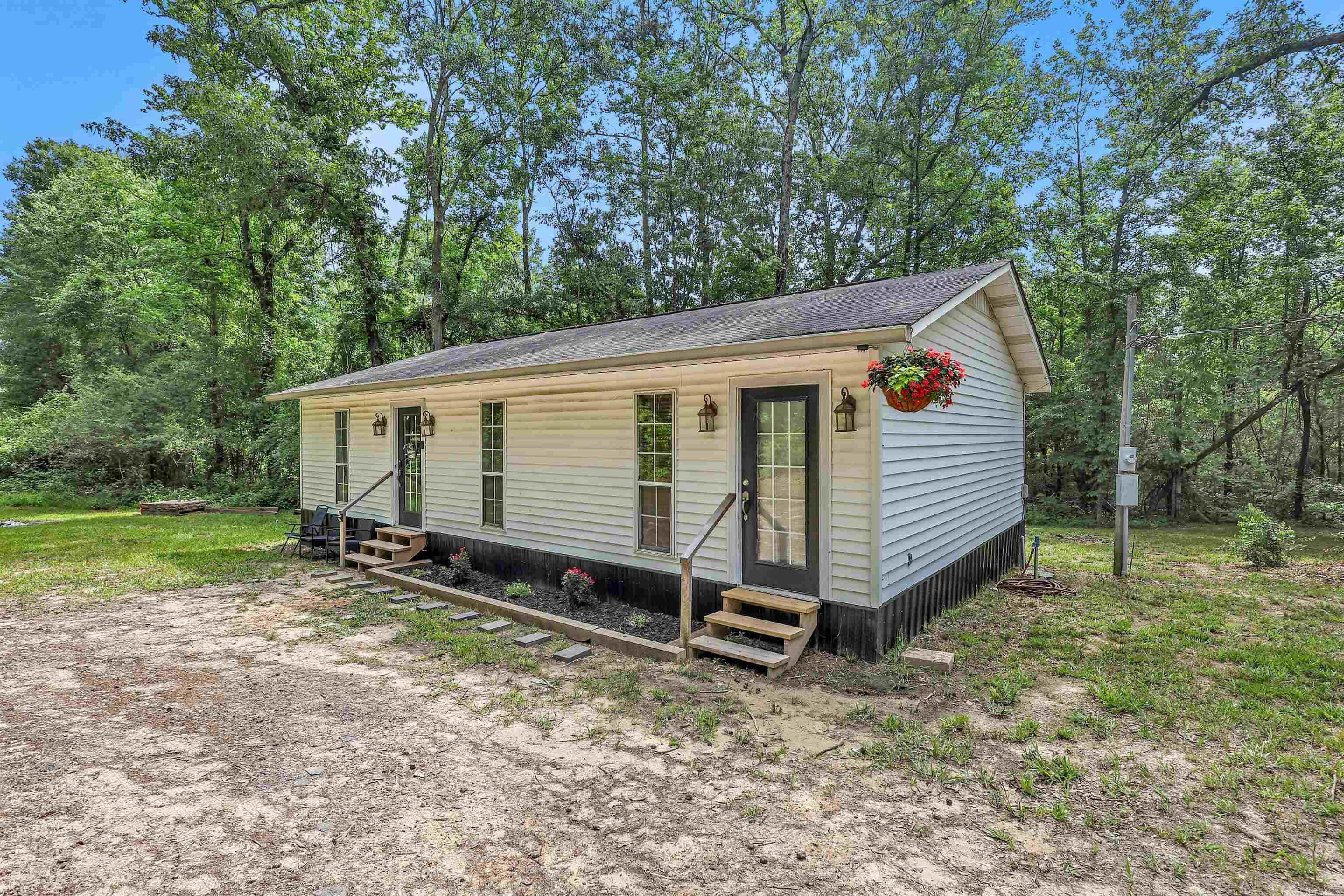 136 Barentine  Amity, AR
