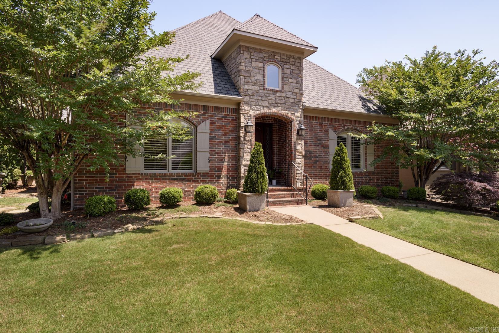 61 QUERCUS  Little Rock, AR