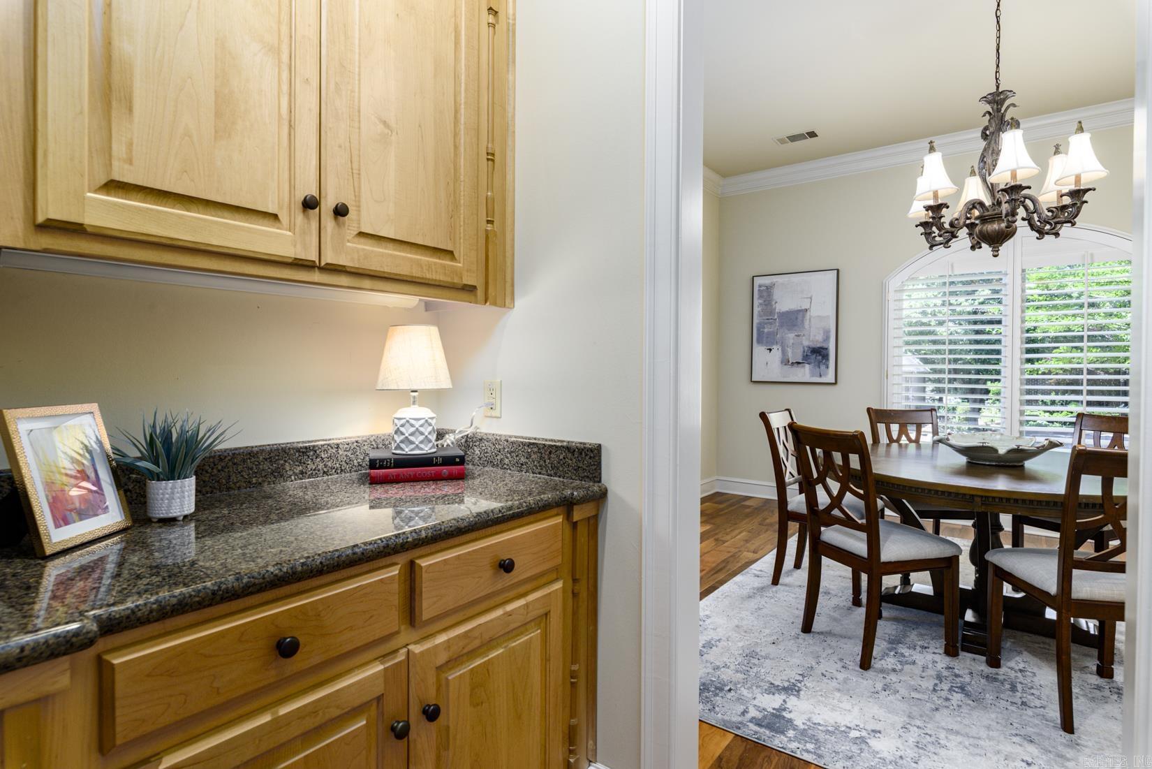 61 QUERCUS  Little Rock, AR