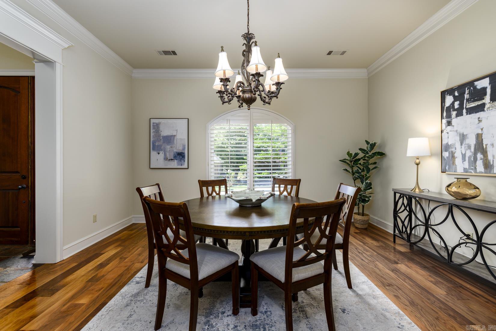 61 QUERCUS  Little Rock, AR