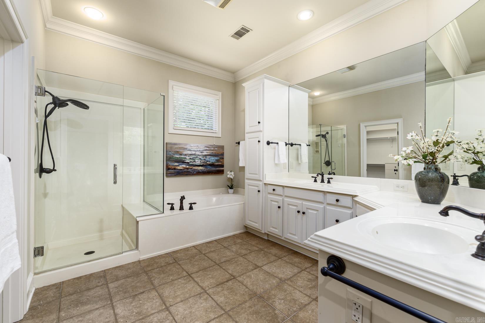 61 QUERCUS  Little Rock, AR