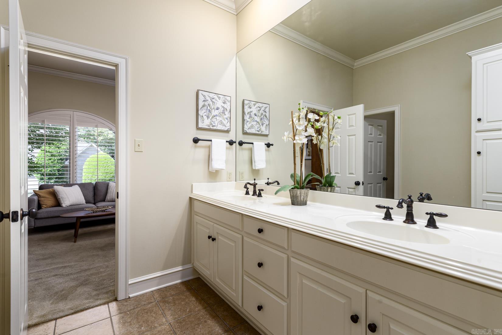 61 QUERCUS  Little Rock, AR