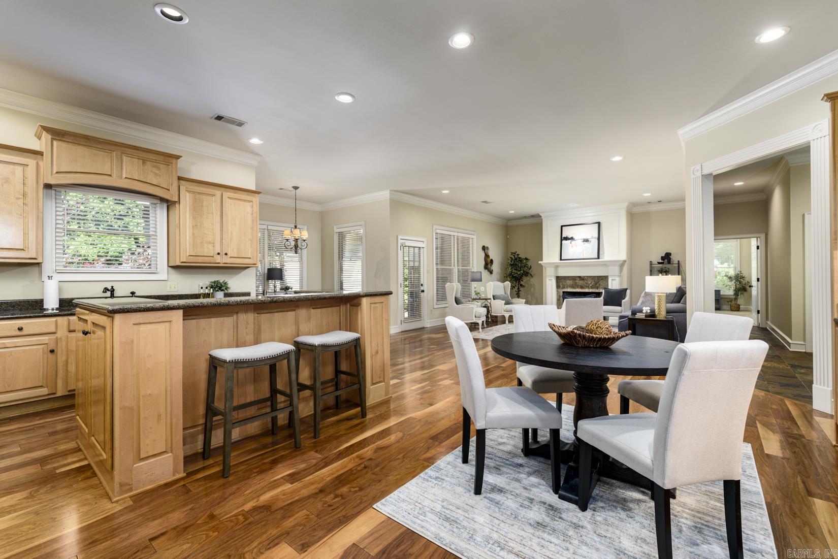 61 QUERCUS  Little Rock, AR