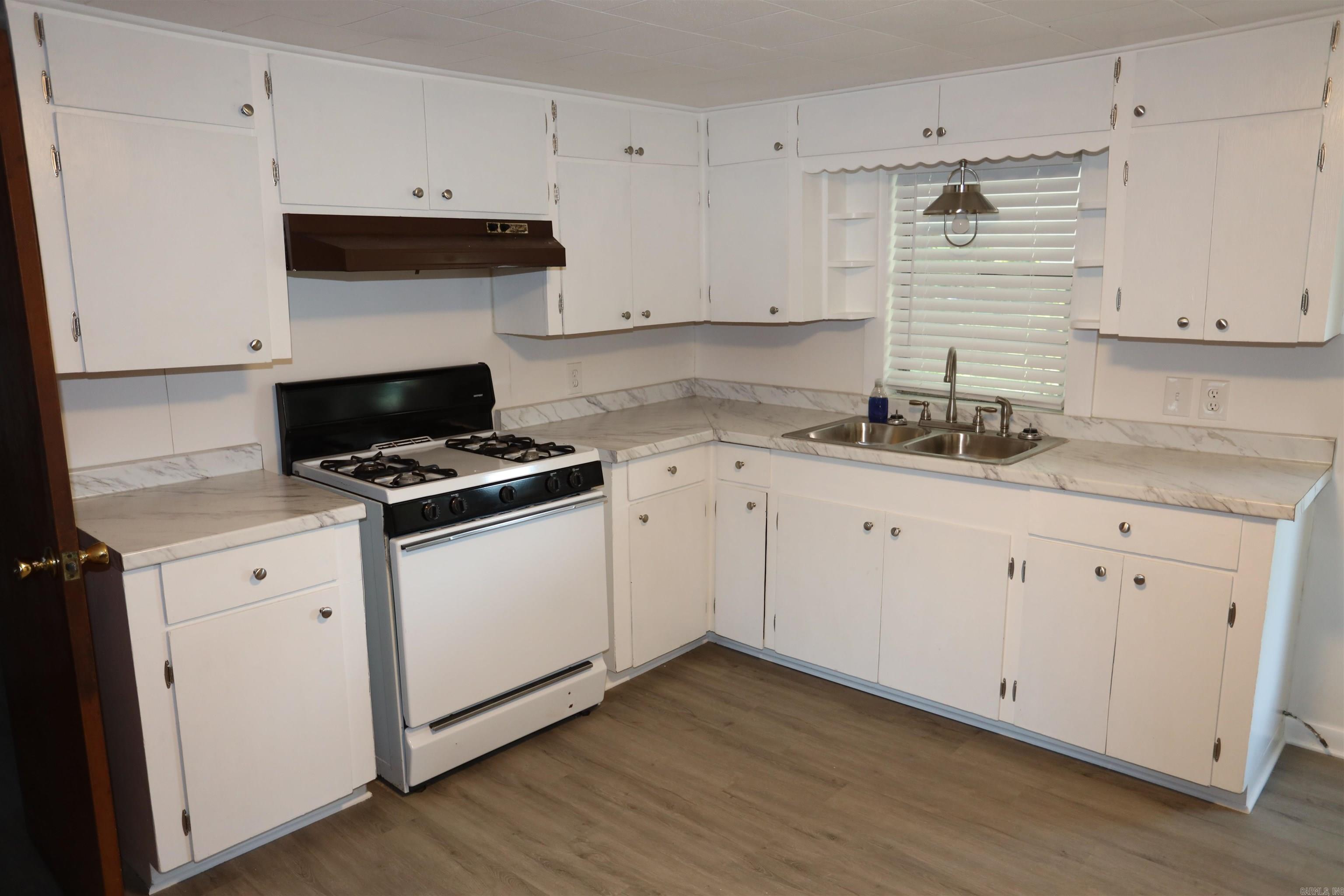 1702 W Pine  Warren, AR