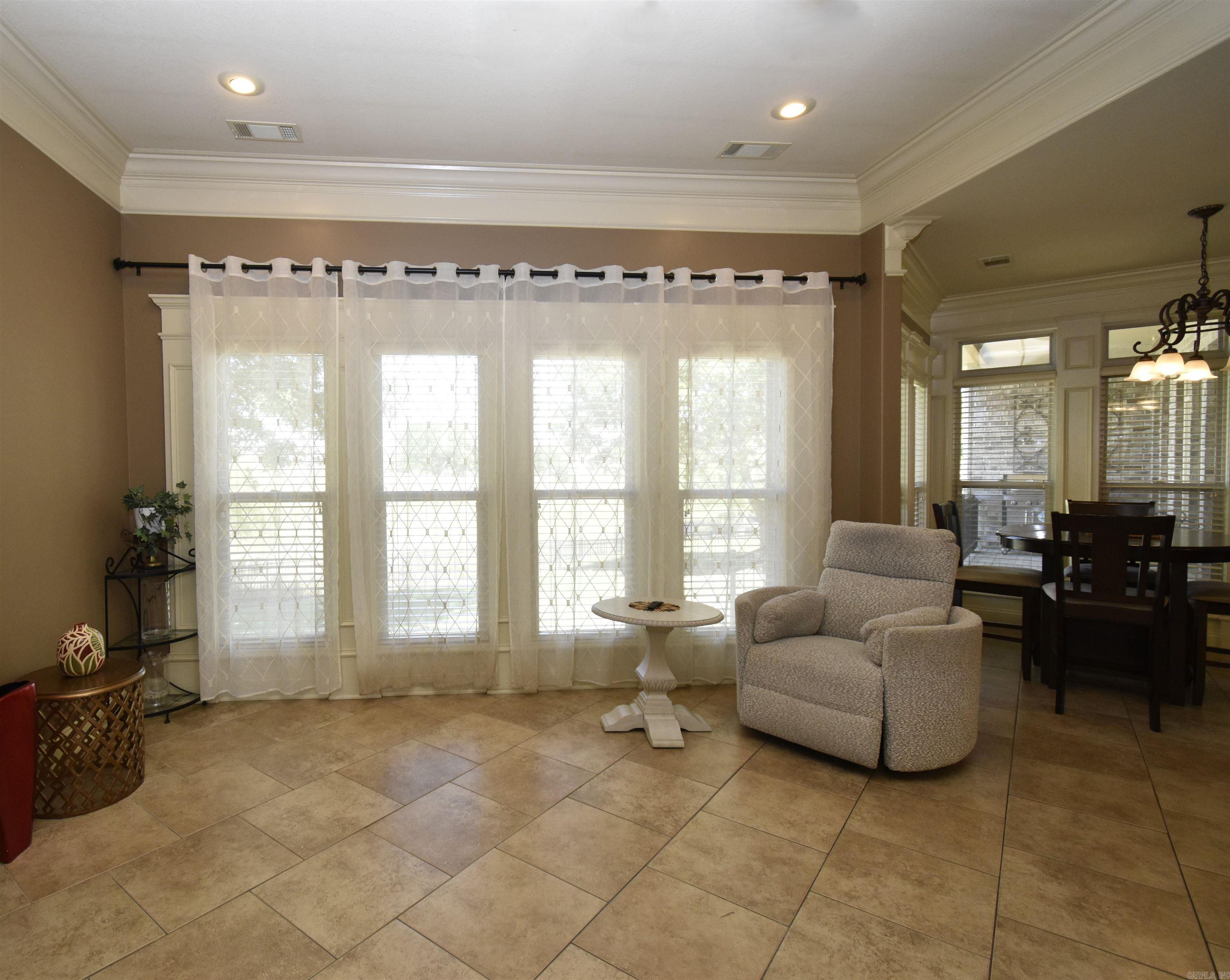 3321 Prestwick Cir  Jonesboro, AR
