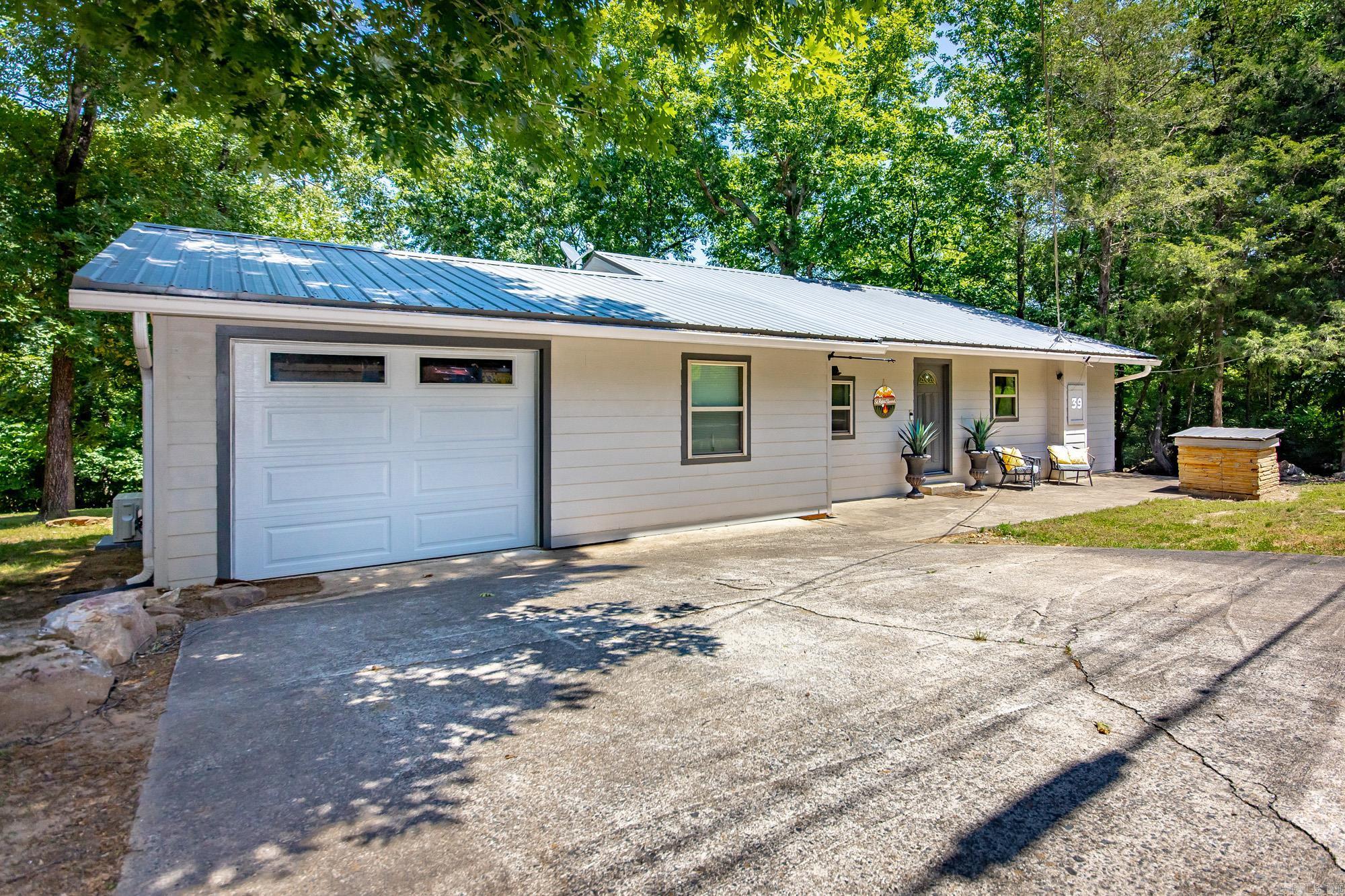 39 Bucks Rd.  Greers Ferry, AR
