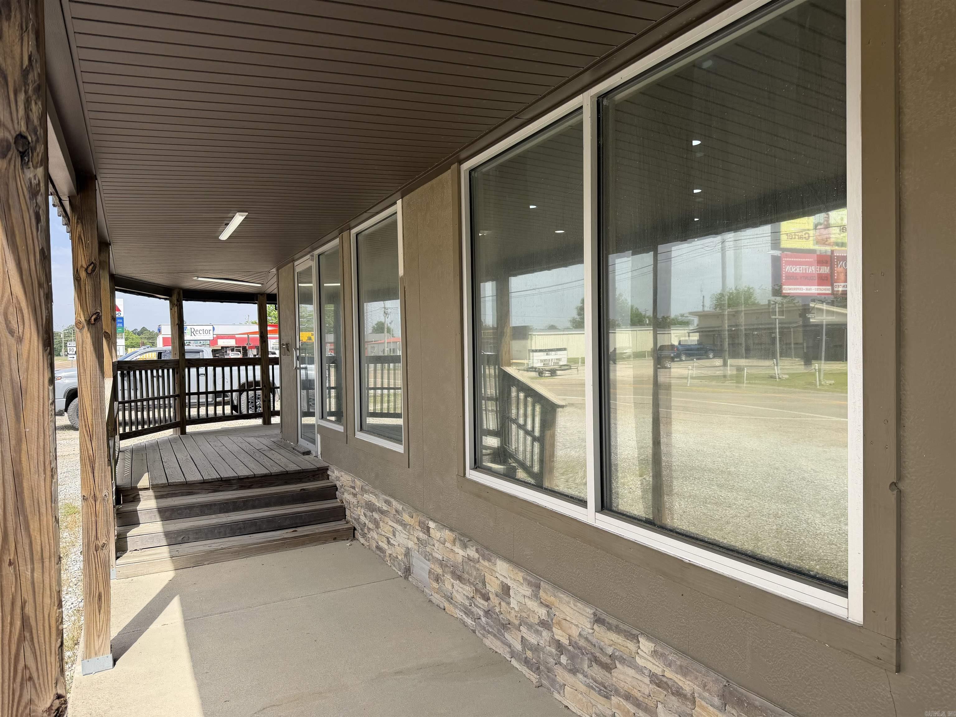 105 E 9th  Rector, AR